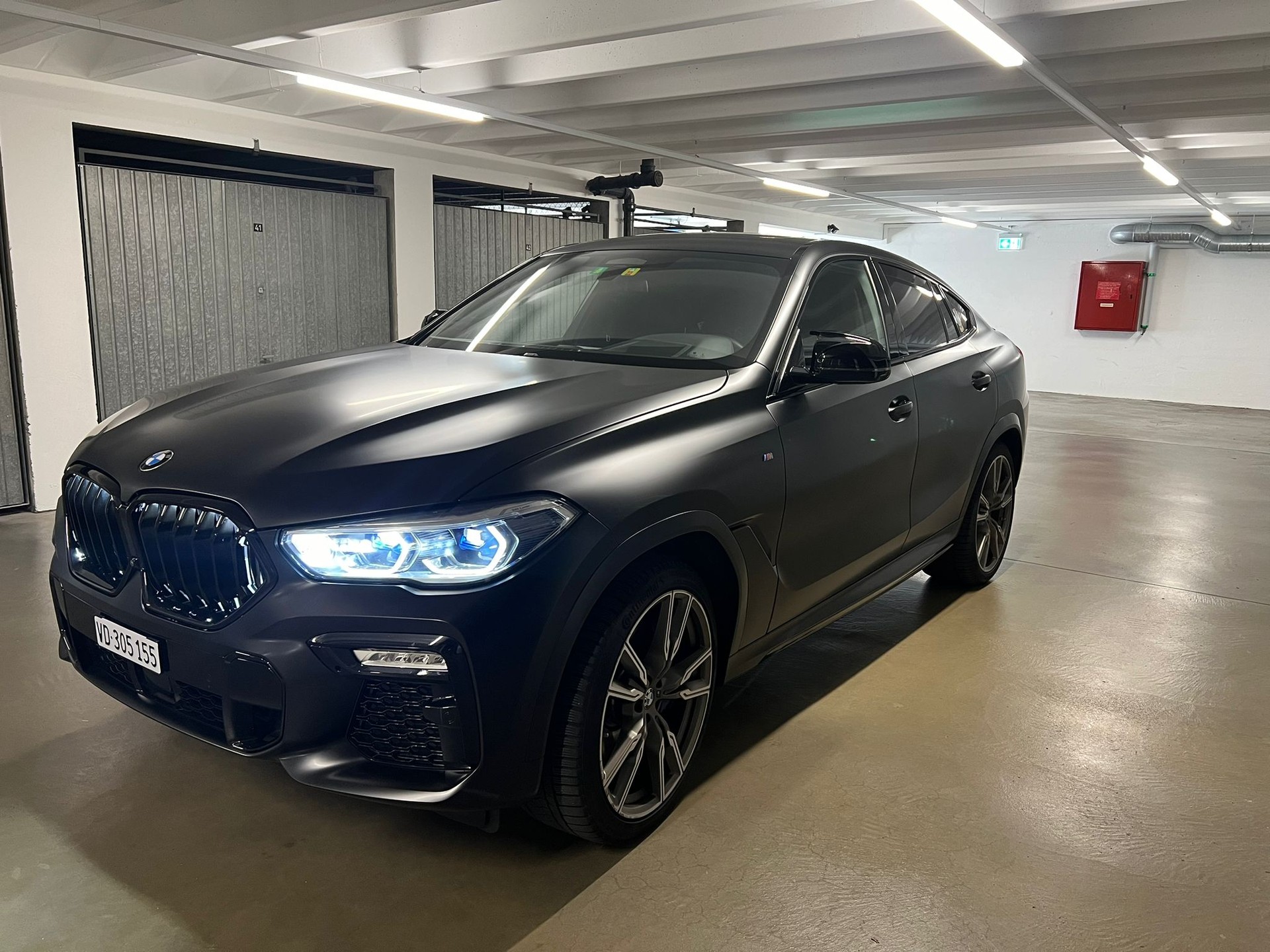 BMW X6 M50i Steptronic-image-11