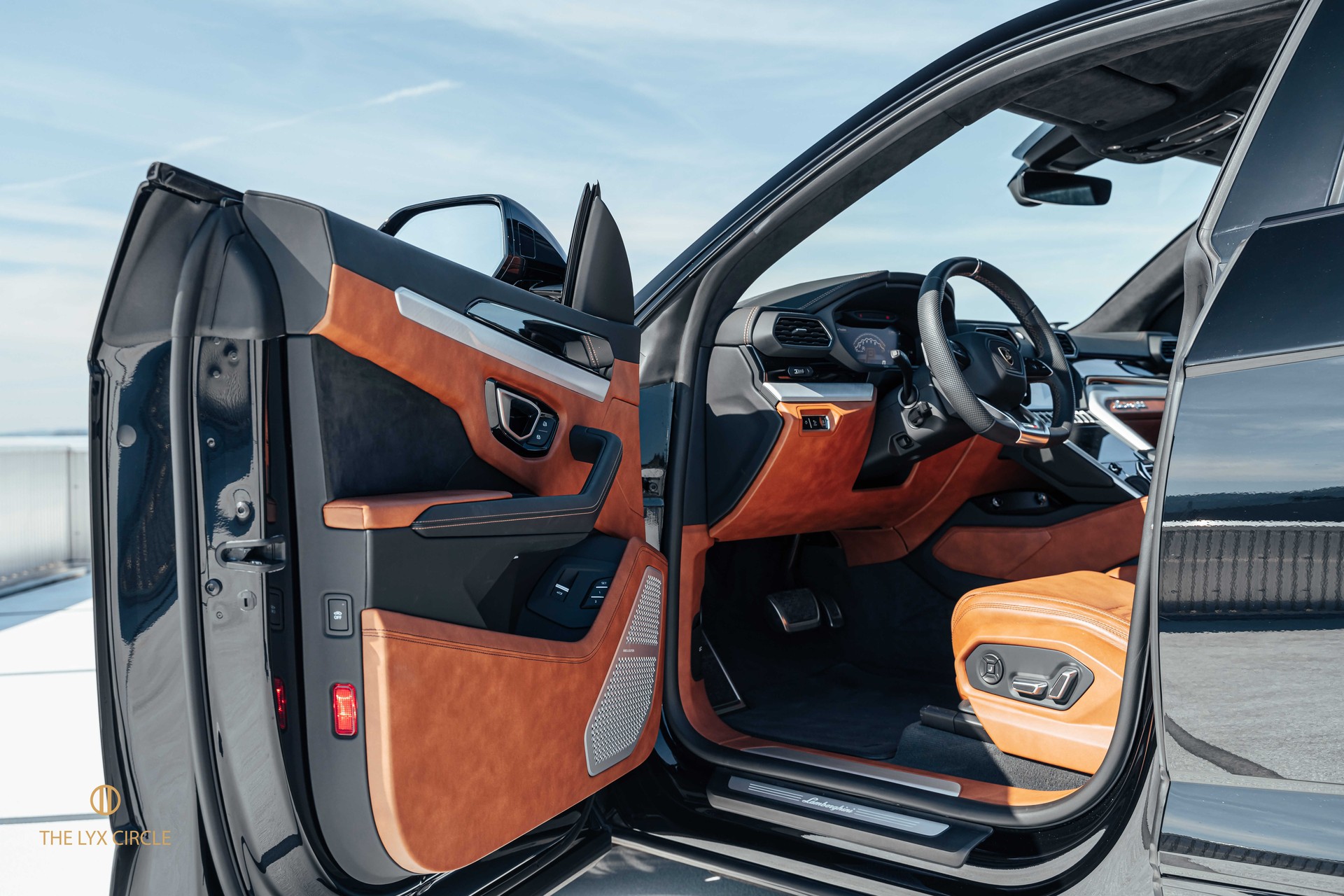 LAMBORGHINI Urus E-Gear-image-8