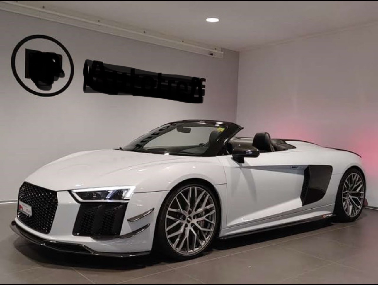 AUDI R8 Spyder 5.2 plus S-Tronic-image-7