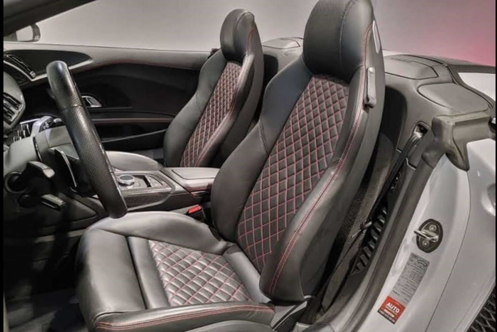 AUDI R8 Spyder 5.2 plus S-Tronic-image-5