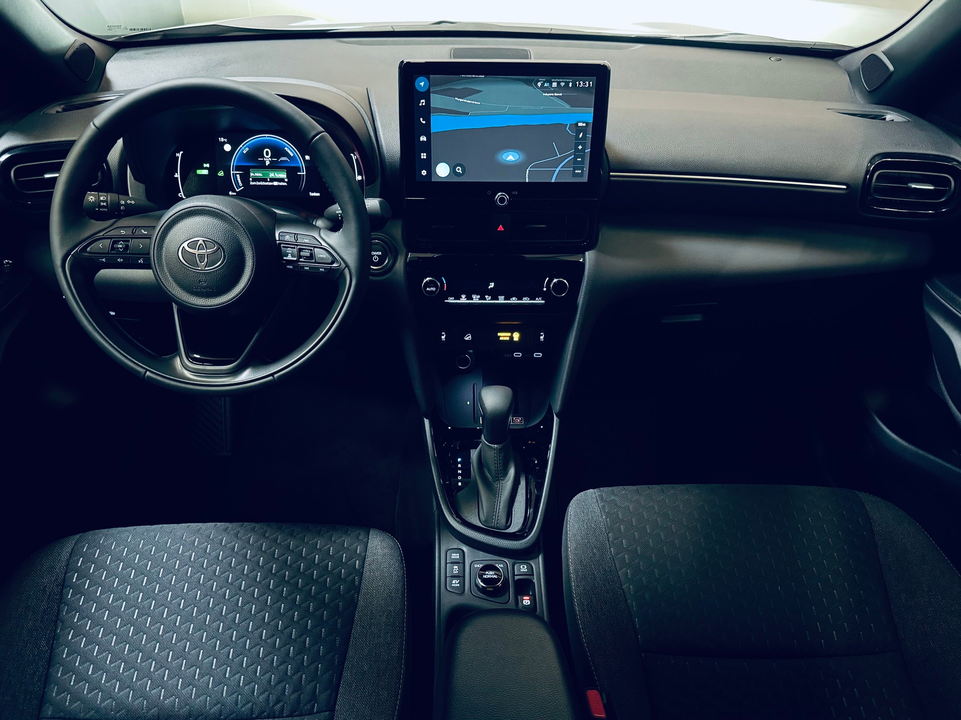 TOYOTA Yaris Cross 1.5 Trend AWDi e-CVT-image-13