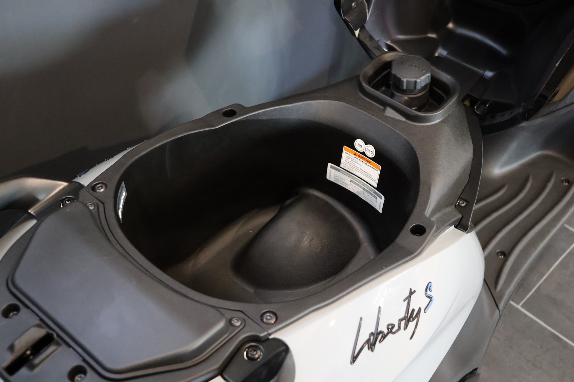 PIAGGIO Liberty 125 Sport E5+ (4 Jahre Garantie)-image-8