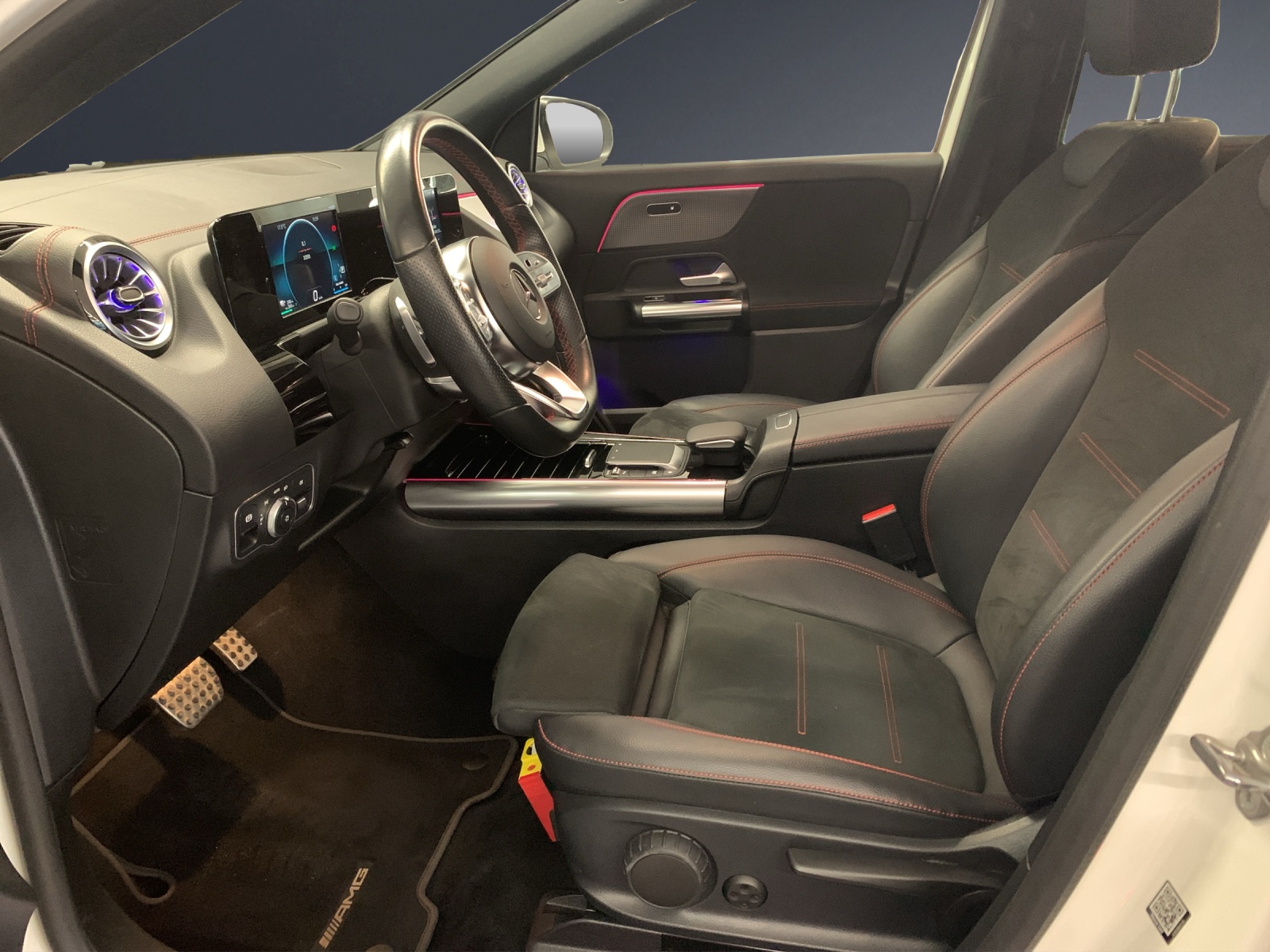 MERCEDES-BENZ EQA 250 AMG Line AMG Line-image-5