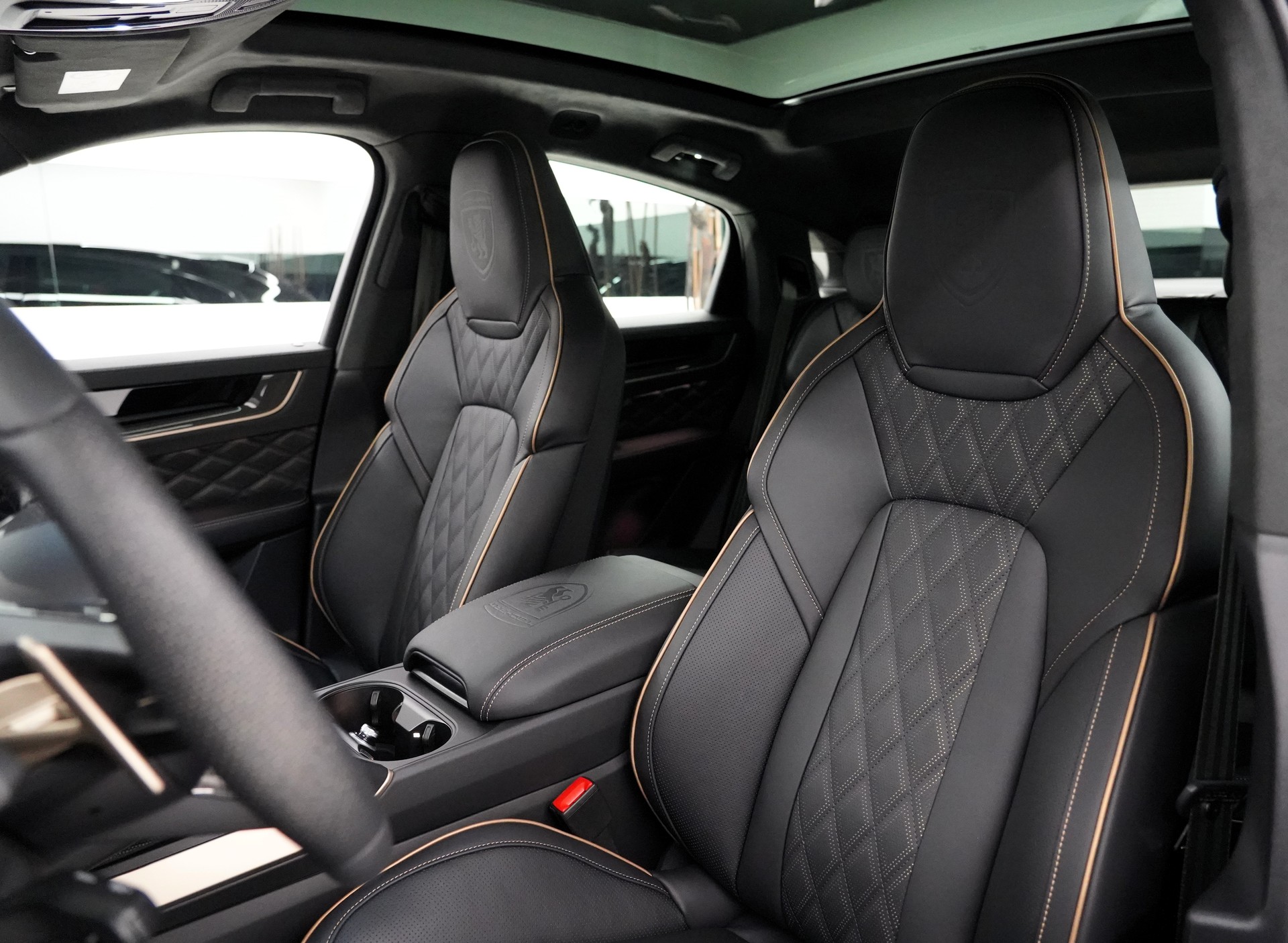 PORSCHE Cayenne Coupé GTS Tiptr.-image-9