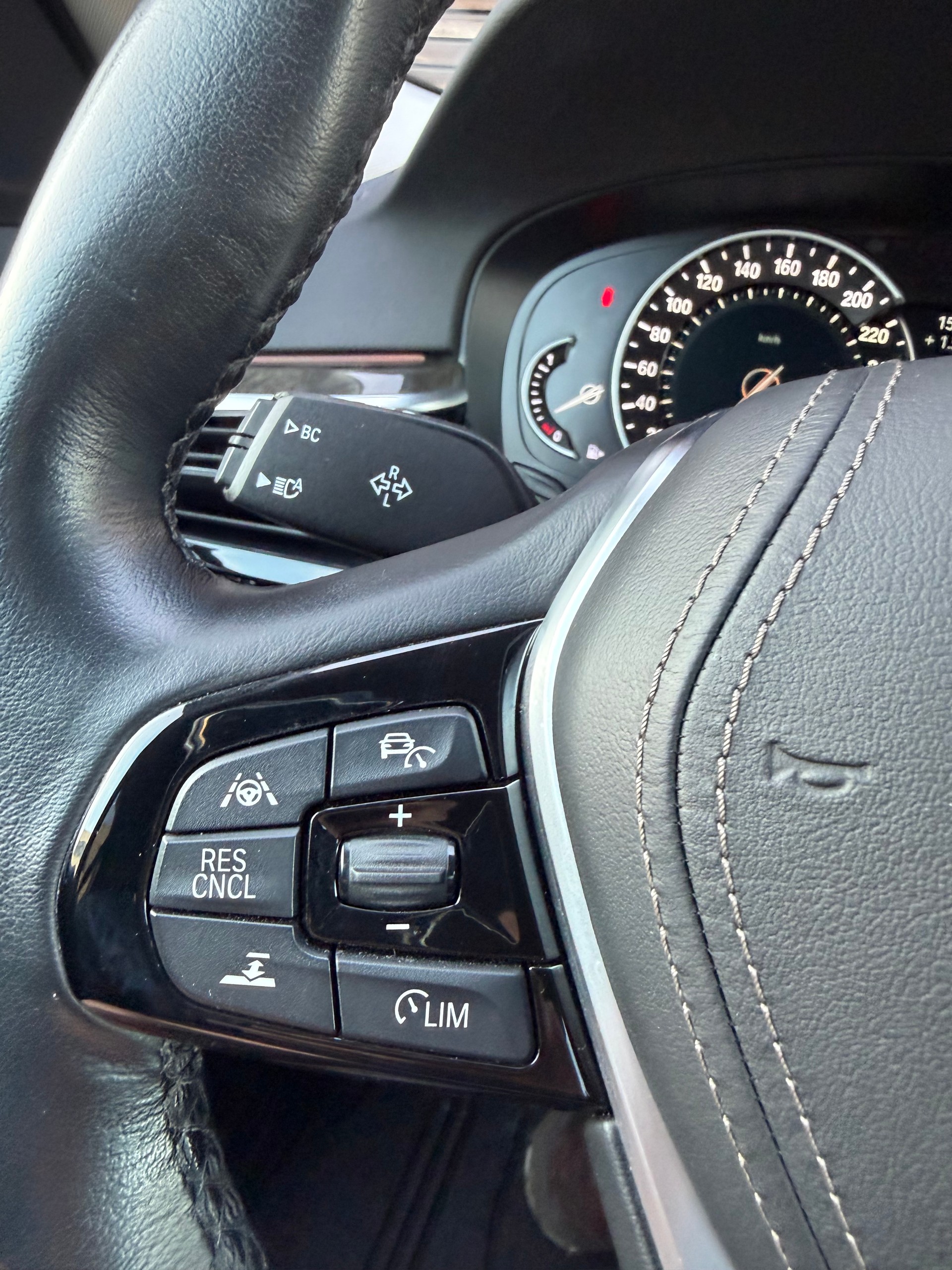 BMW 530i xDrive Touring Sport Line Steptronic-image-6