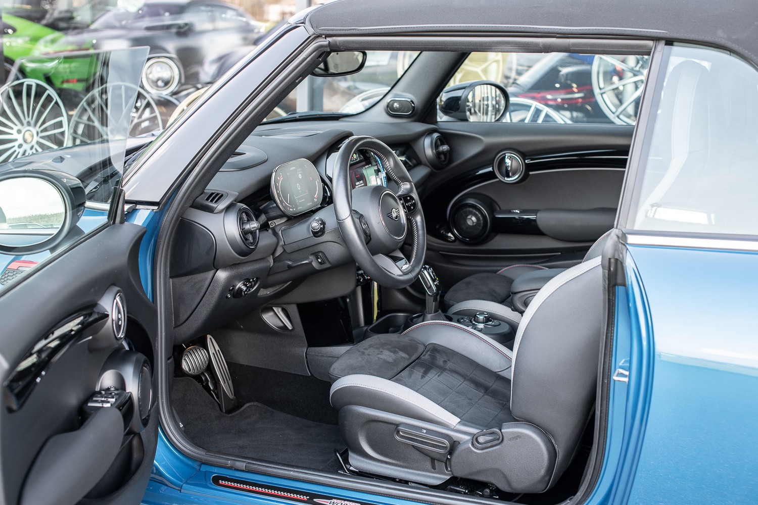 MINI Cooper JCW Cabrio Steptr.-image-12