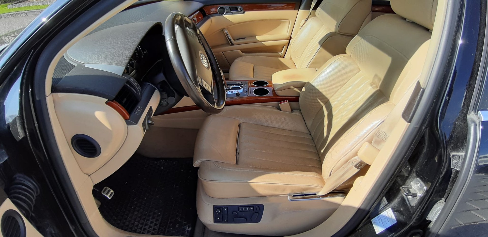 VW Phaeton 4.2 V8 4Motion Tiptronic-image-5