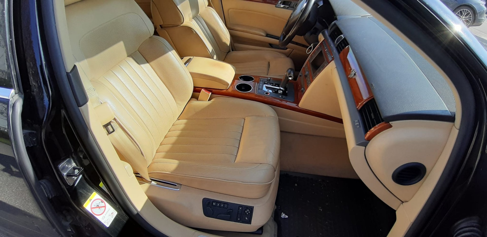 VW Phaeton 4.2 V8 4Motion Tiptronic-image-8