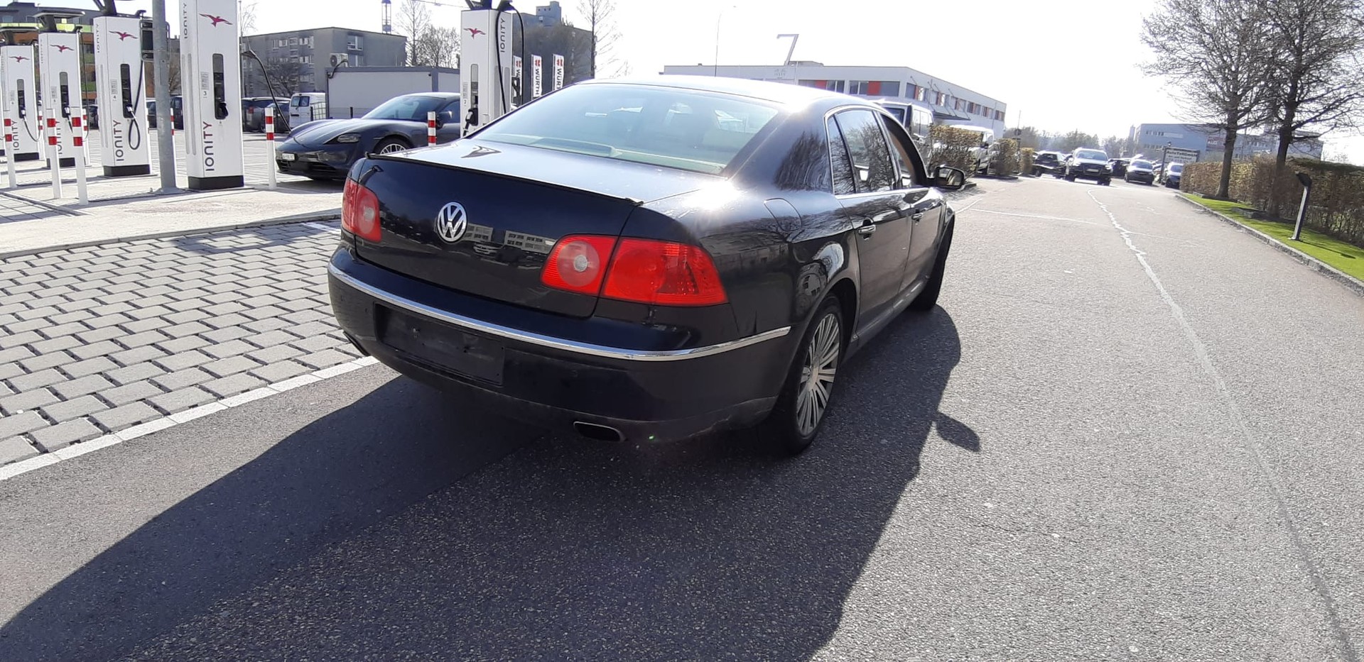 VW Phaeton 4.2 V8 4Motion Tiptronic-image-3