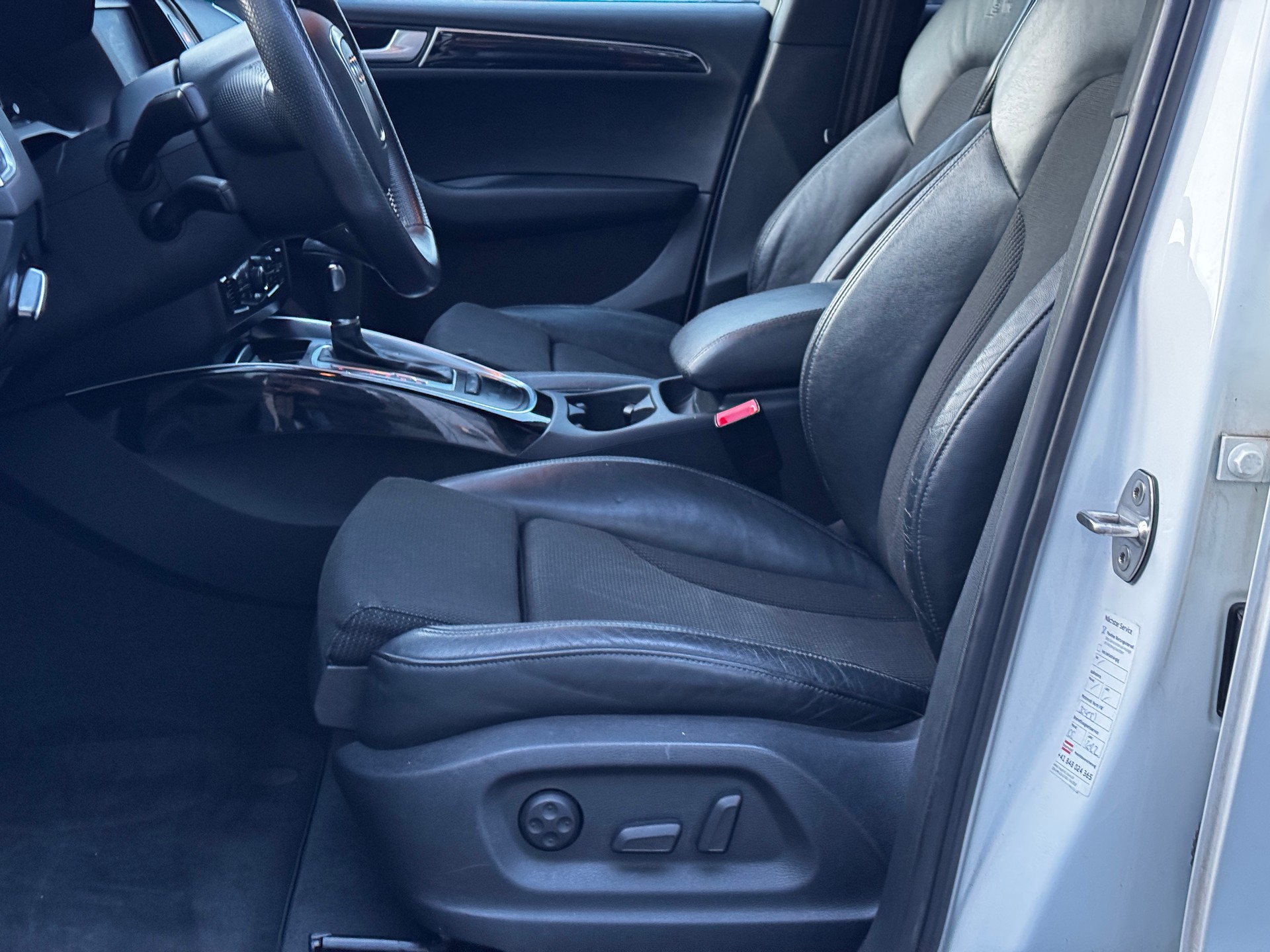 AUDI Q5 2.0 TFSI quattro S-tronic-image-9