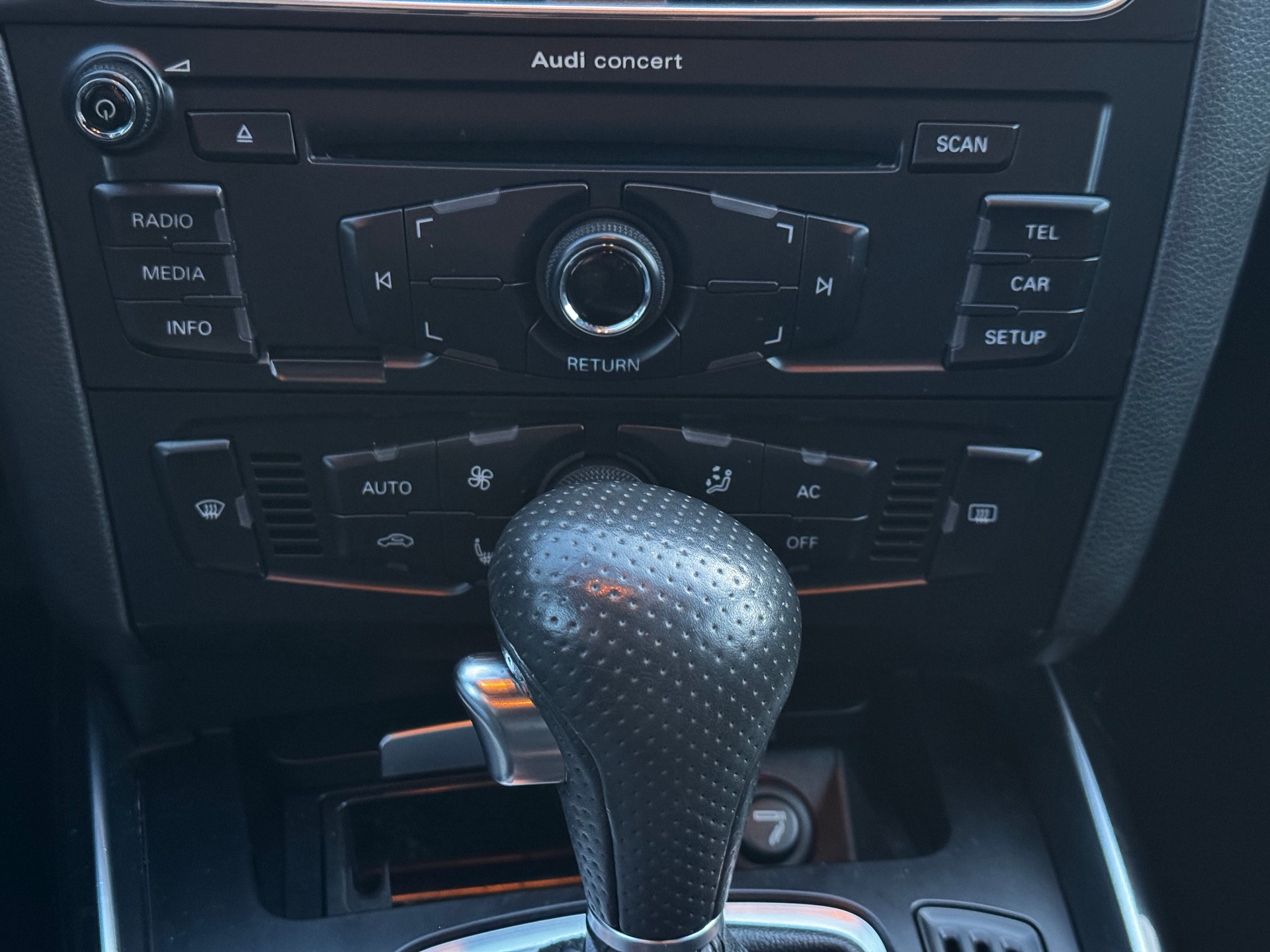 AUDI Q5 2.0 TFSI quattro S-tronic-image-14