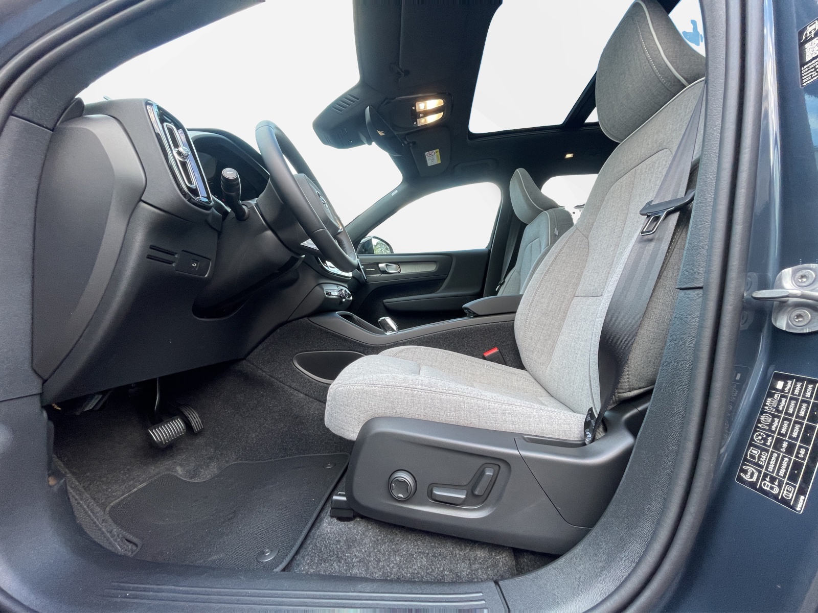 VOLVO EX40 Twin Performance Ultra AWD-image-9