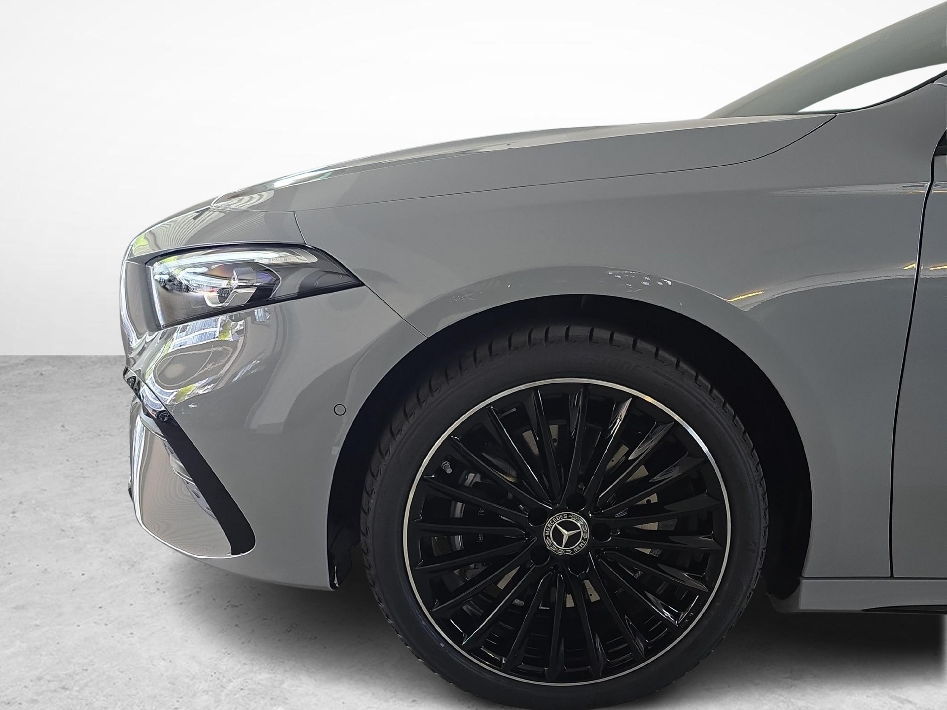 MERCEDES-BENZ A 250 e EQ Star AMG Line-image-12