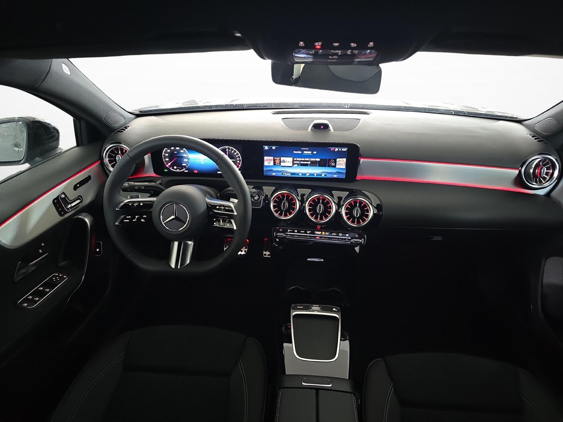MERCEDES-BENZ A 250 e EQ Star AMG Line-image-8