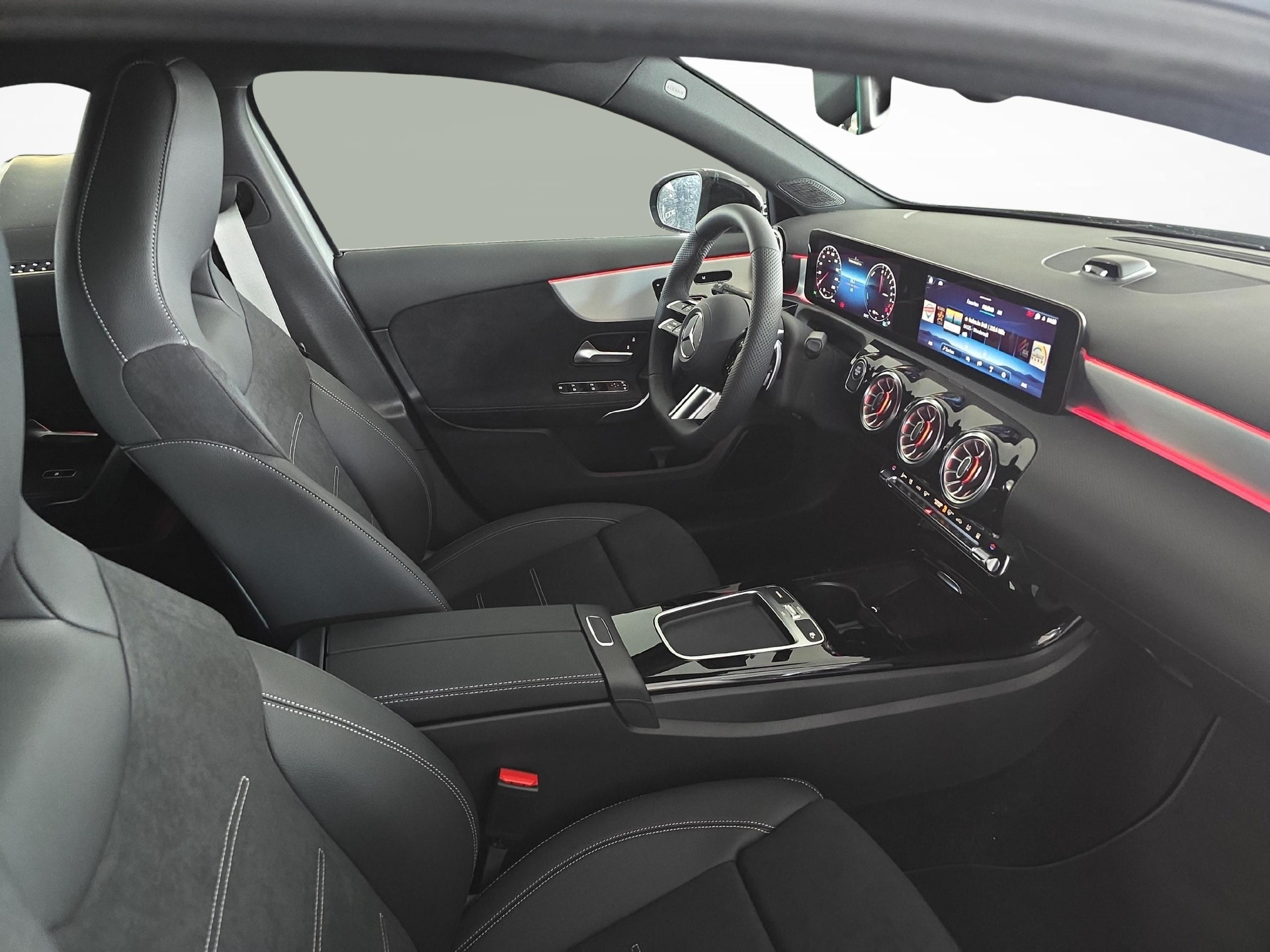 MERCEDES-BENZ A 250 e EQ Star AMG Line-image-9