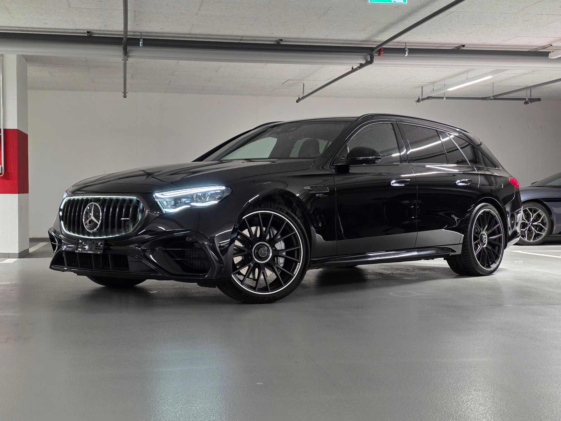 MERCEDES-BENZ E 53 Hybrid T 4Matic+ 9G-Tronic-showroom-element-1