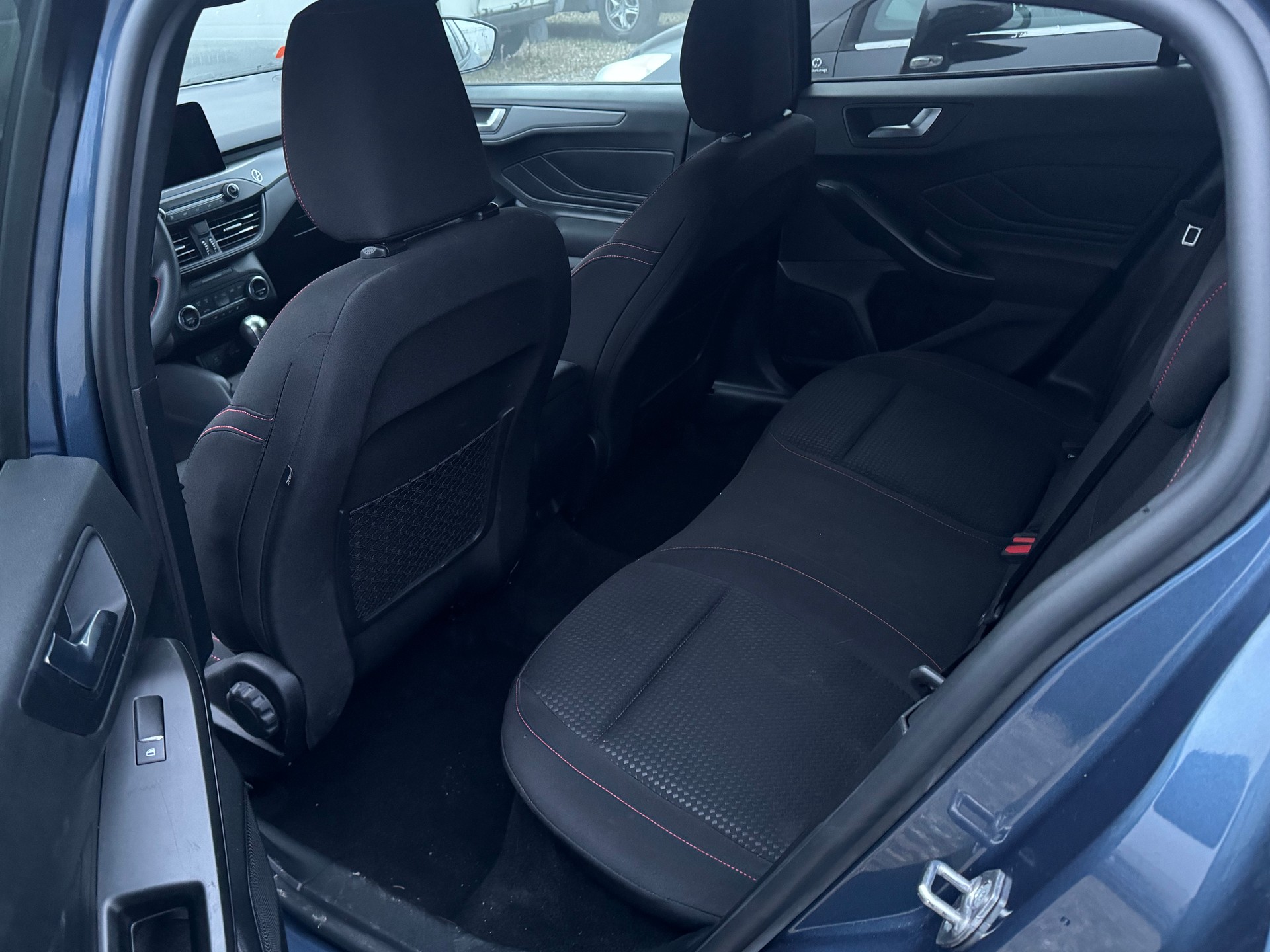 FORD Focus 1.0 SCTi ST-Line-image-5