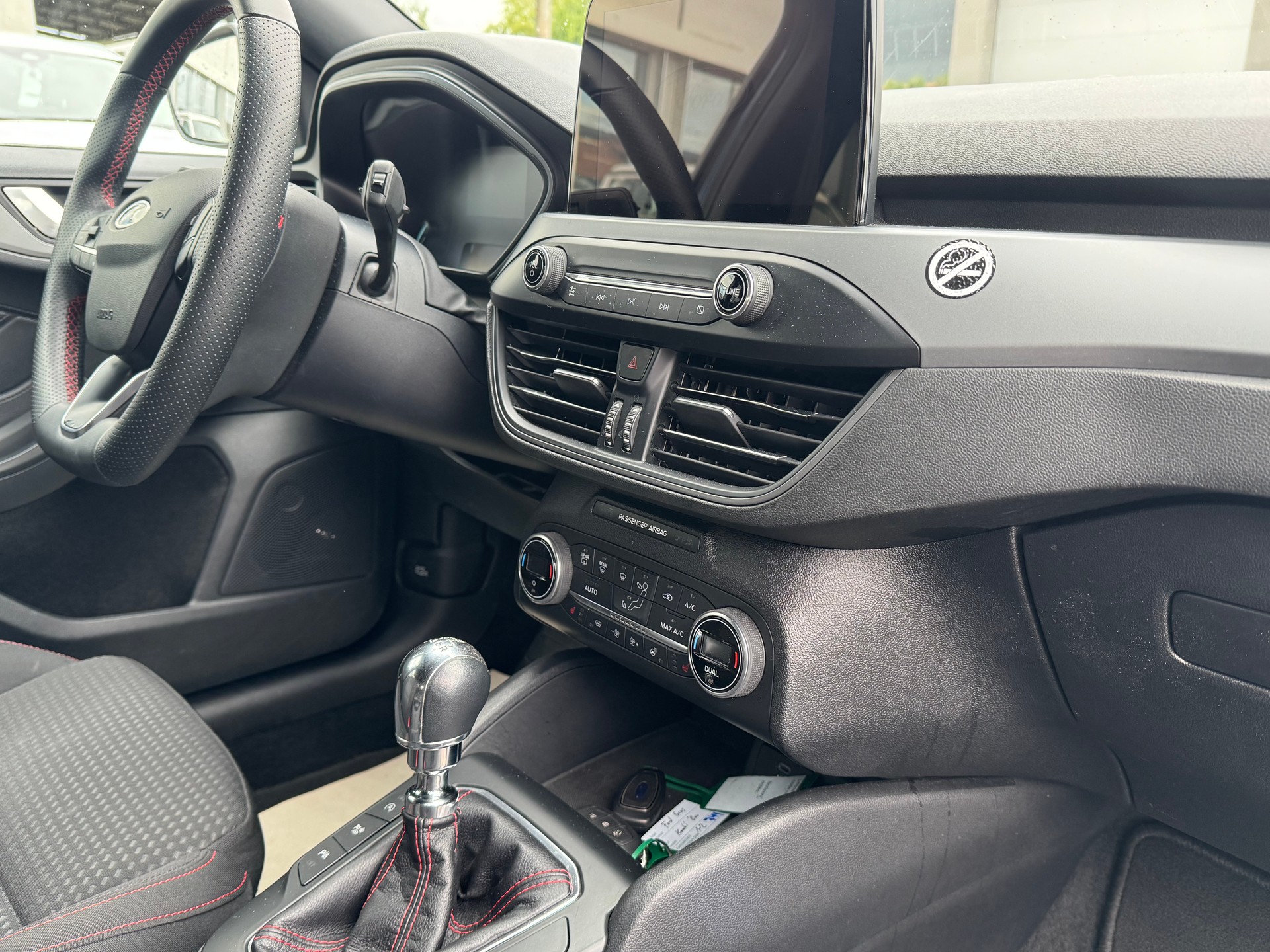 FORD Focus 1.0 SCTi ST-Line-image-2