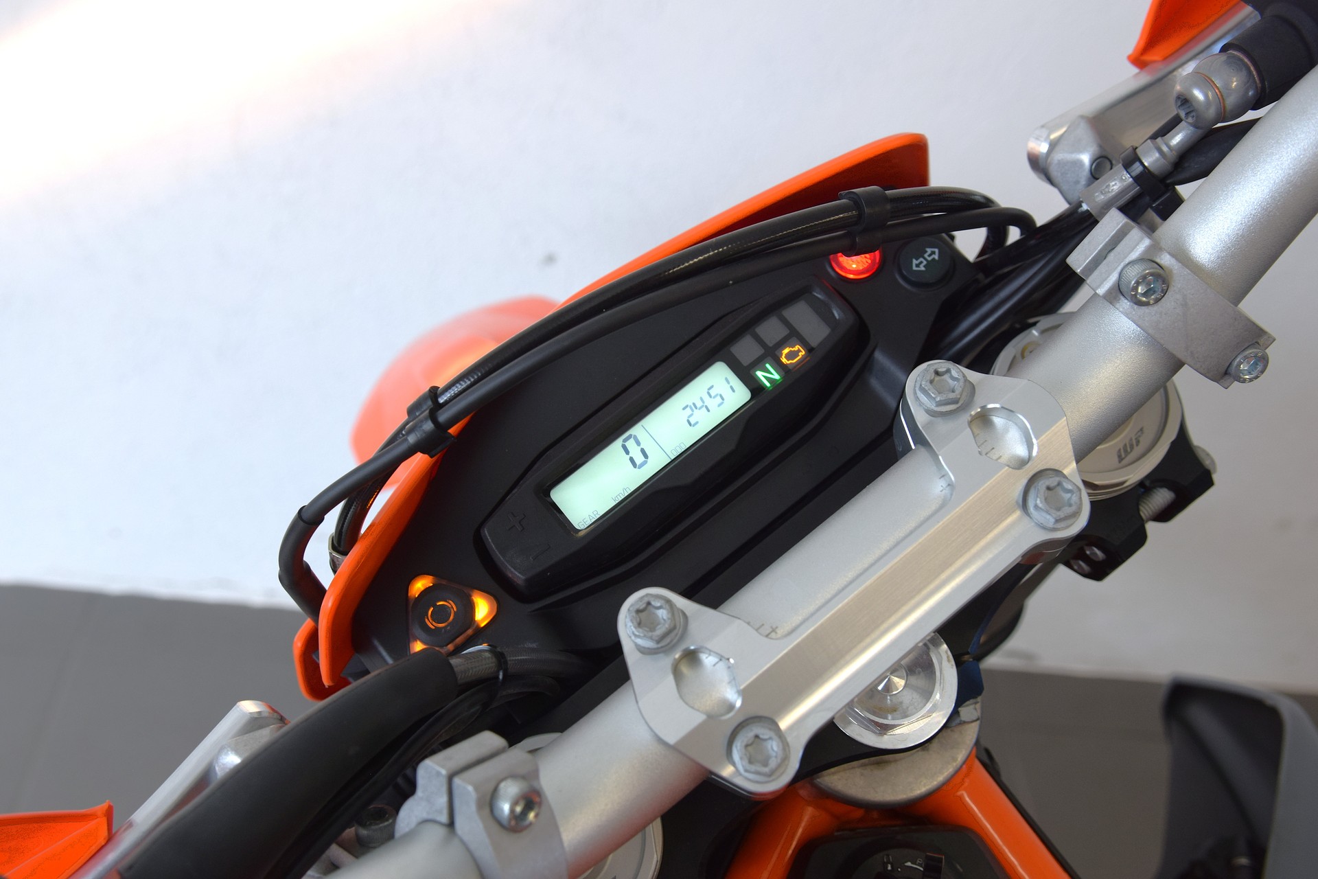 KTM 690 SMC R-image-5