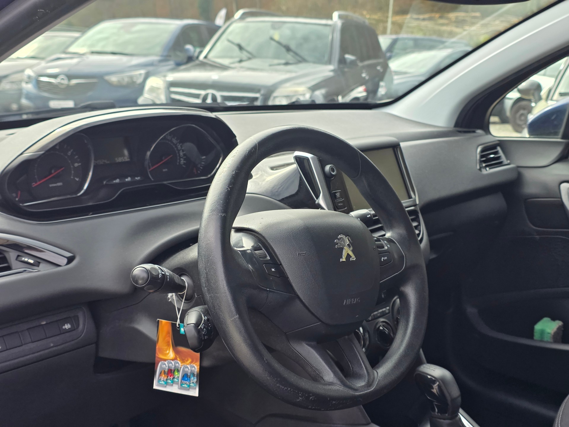 PEUGEOT 208 1.2 VTI Access *** Frisch ab MFK / Frisch ab Service / 6MT Garantie / Gratis Lieferung ***-image-9