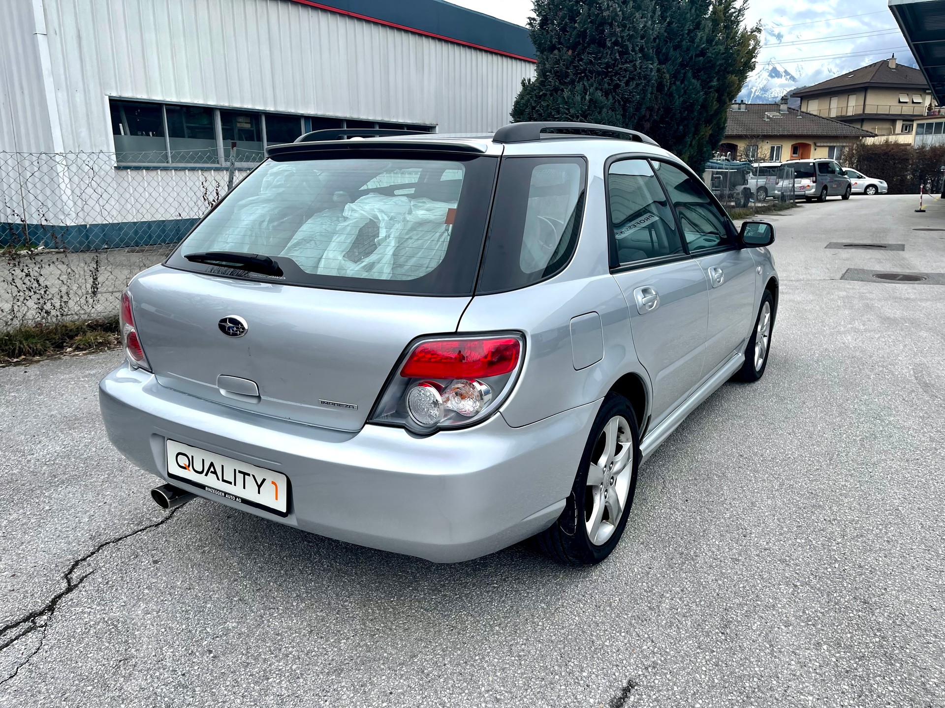SUBARU Impreza 2.0R-showroom-element-3