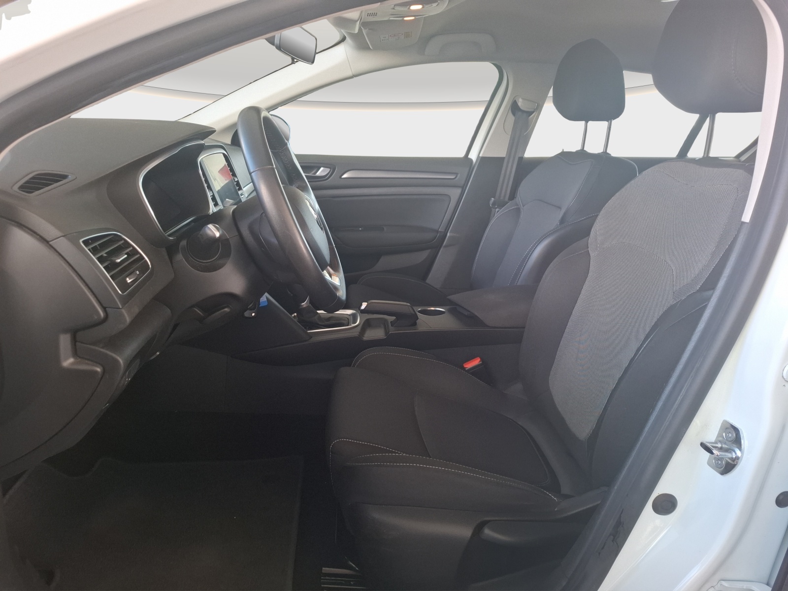 RENAULT Mégane Grandtour 1.5 dCi Business EDC // 8-fach bereift // Bremsbeläge NEU-image-8