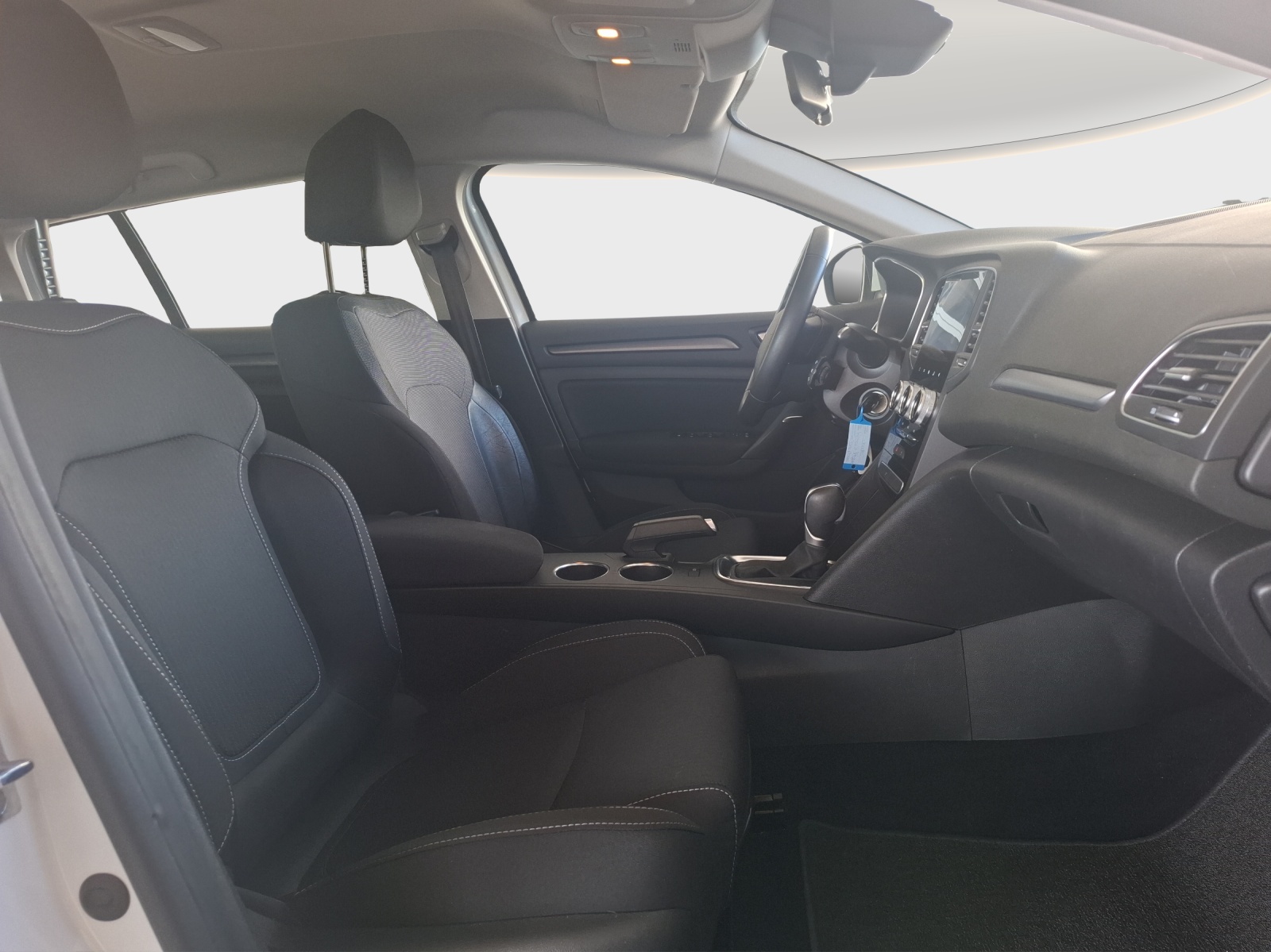 RENAULT Mégane Grandtour 1.5 dCi Business EDC // 8-fach bereift // Bremsbeläge NEU-image-9