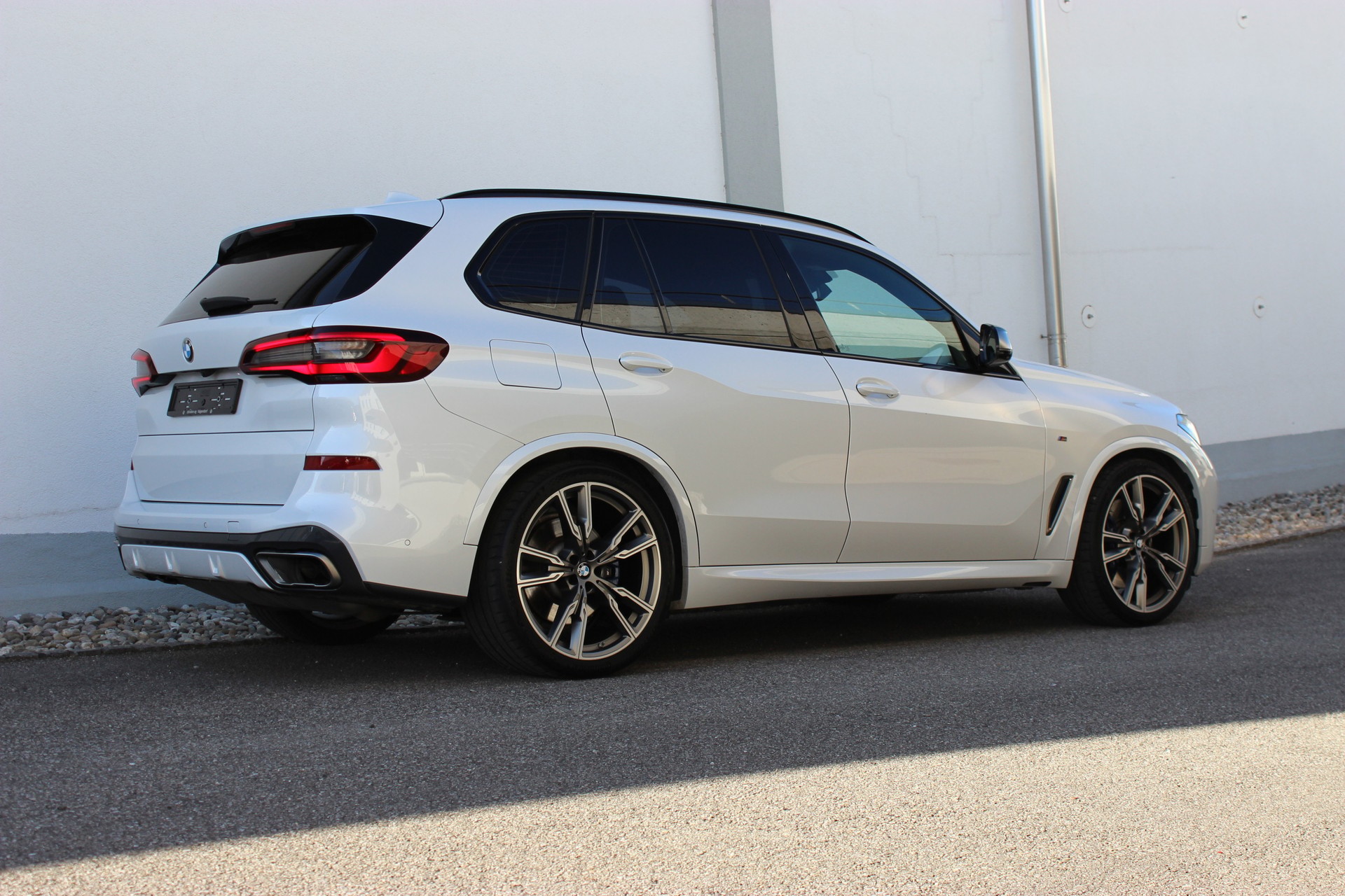 BMW X5 xDrive M50i-showroom-element-2