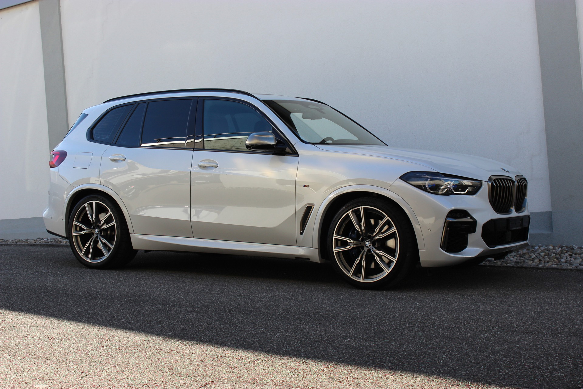 BMW X5 xDrive M50i-image-4