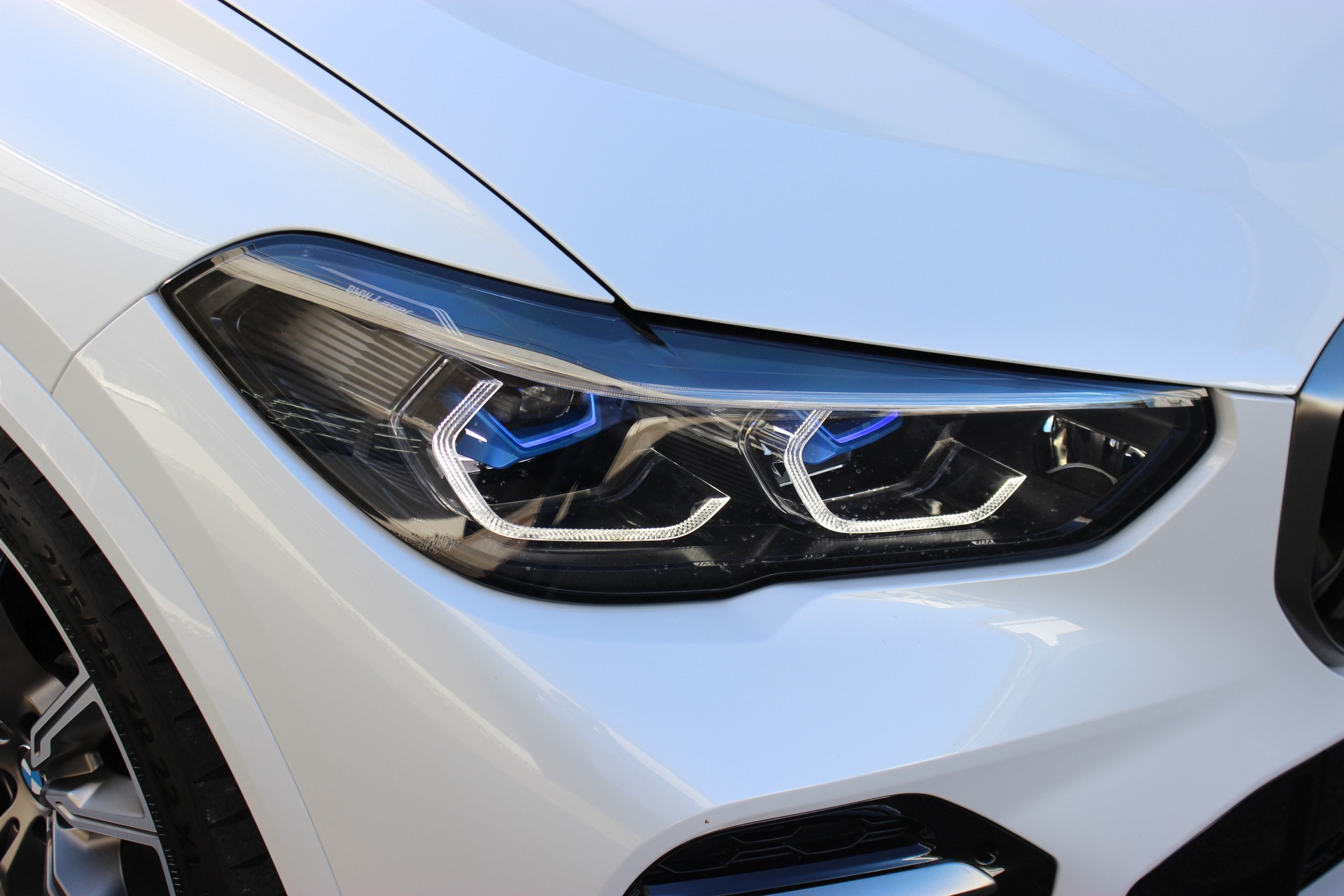 BMW X5 xDrive M50i-image-6