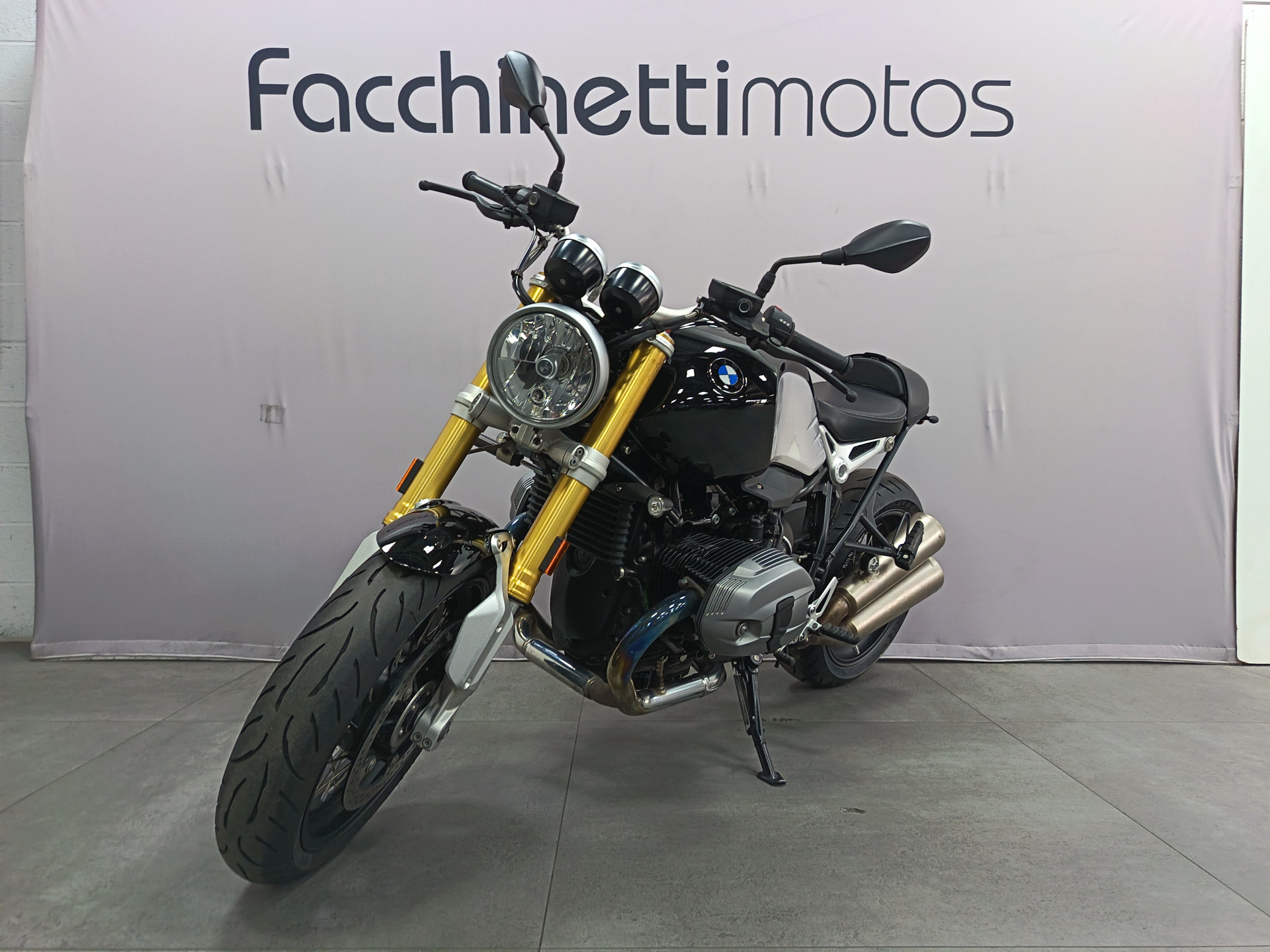 BMW R nineT-image-2