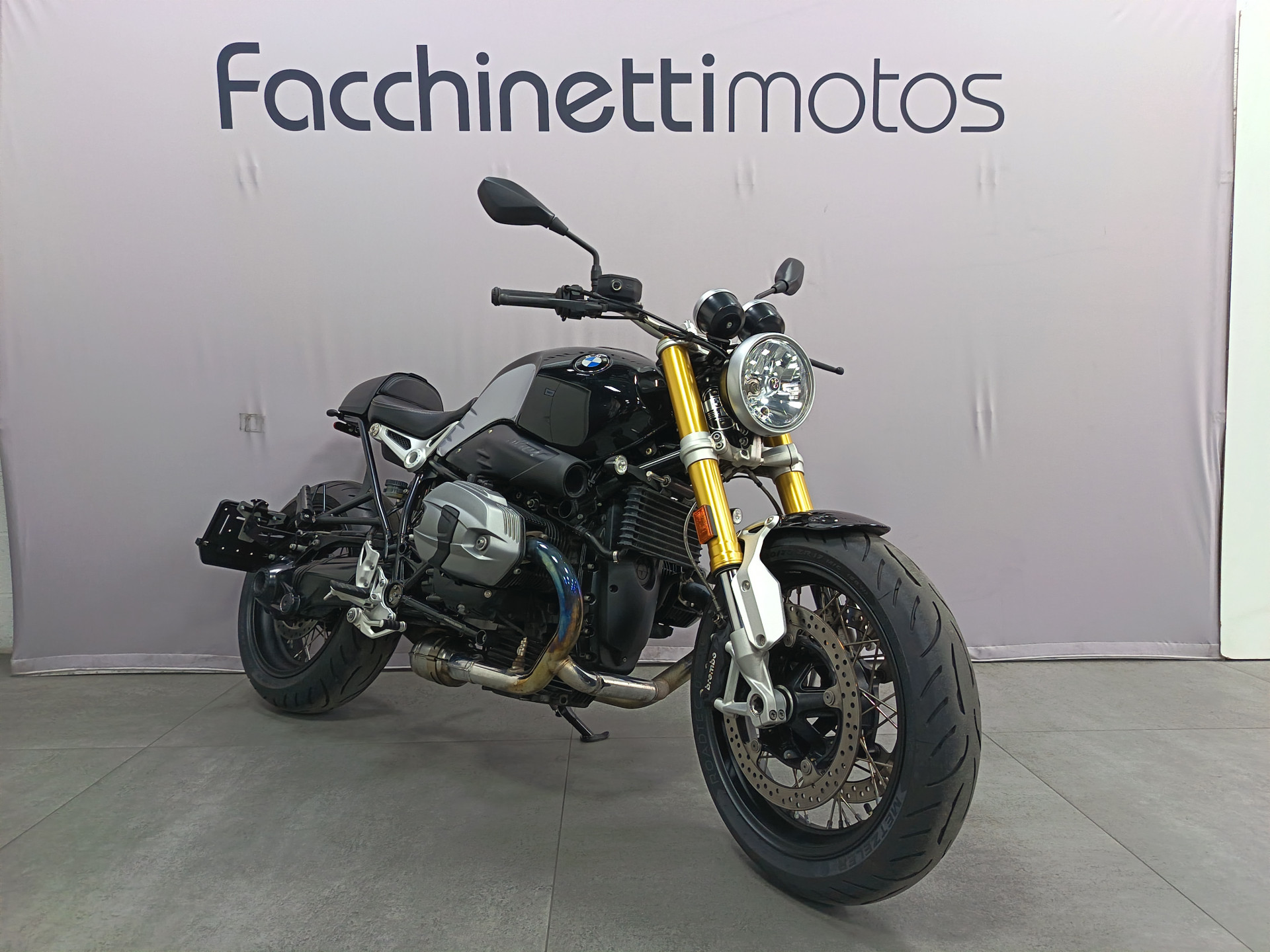 BMW R nineT-image-1