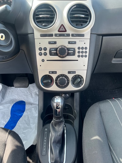 OPEL Corsa 1.4 Automat-image-10