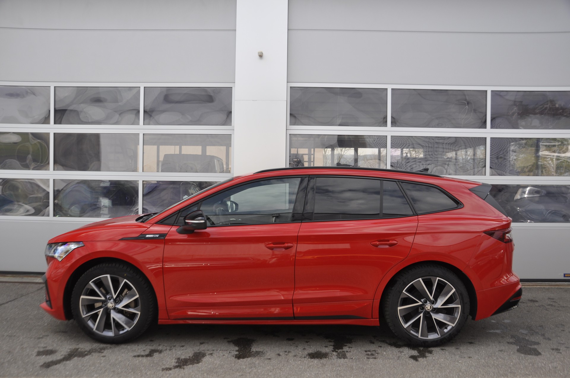 SKODA Enyaq iV 80x SportLine I Anhängerkupplung-image-14