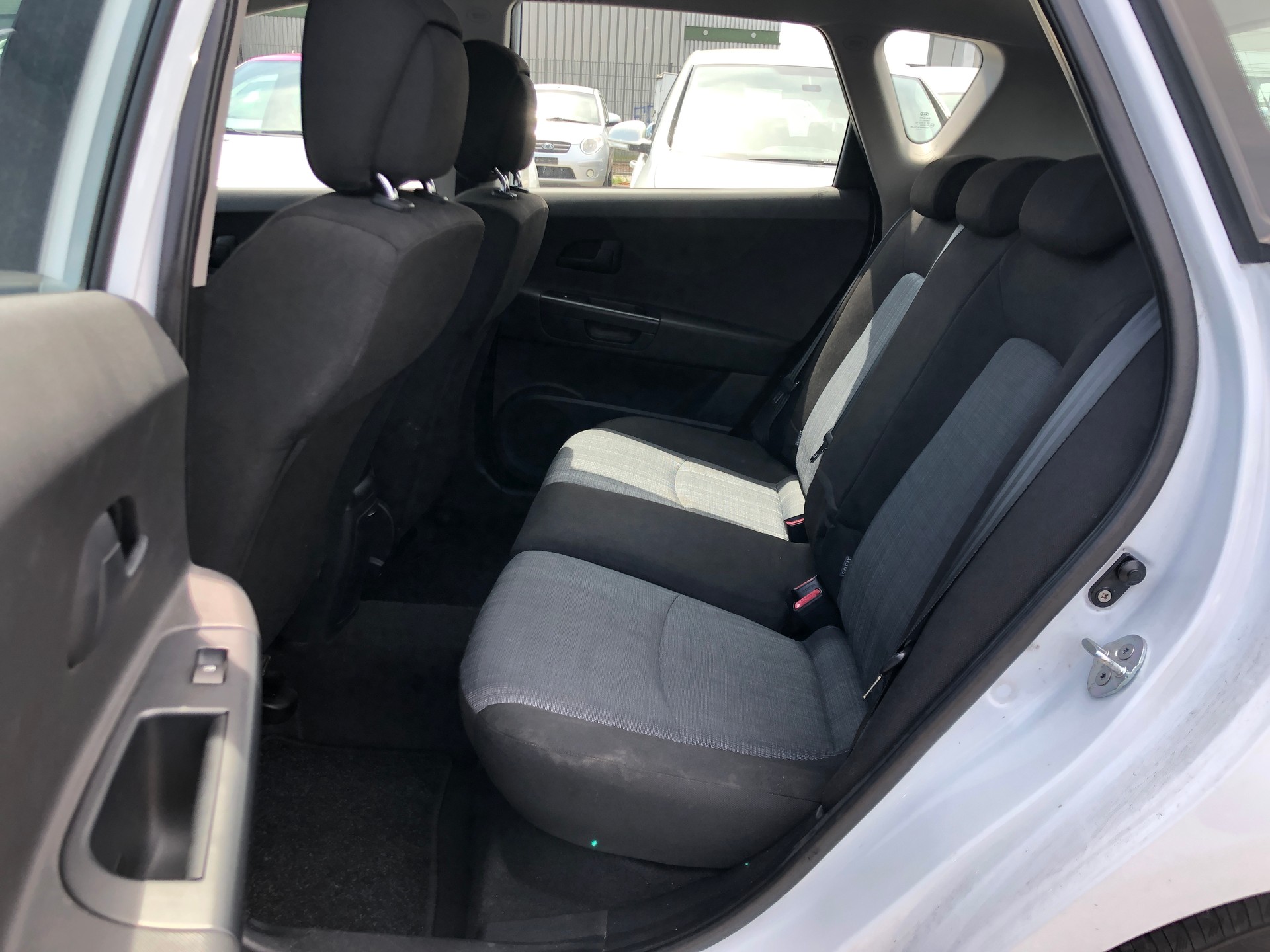 KIA Cee'd 1.4 16V _seven-image-10