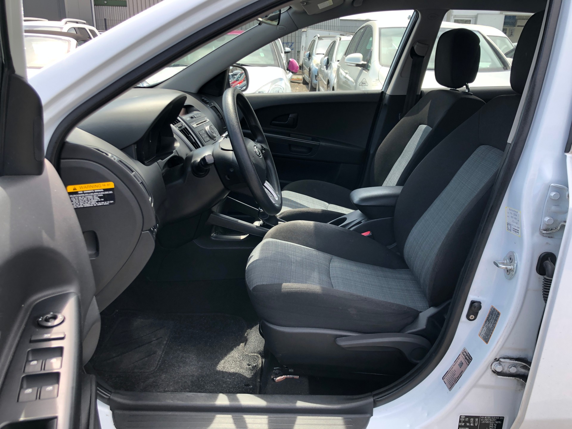 KIA Cee'd 1.4 16V _seven-image-9
