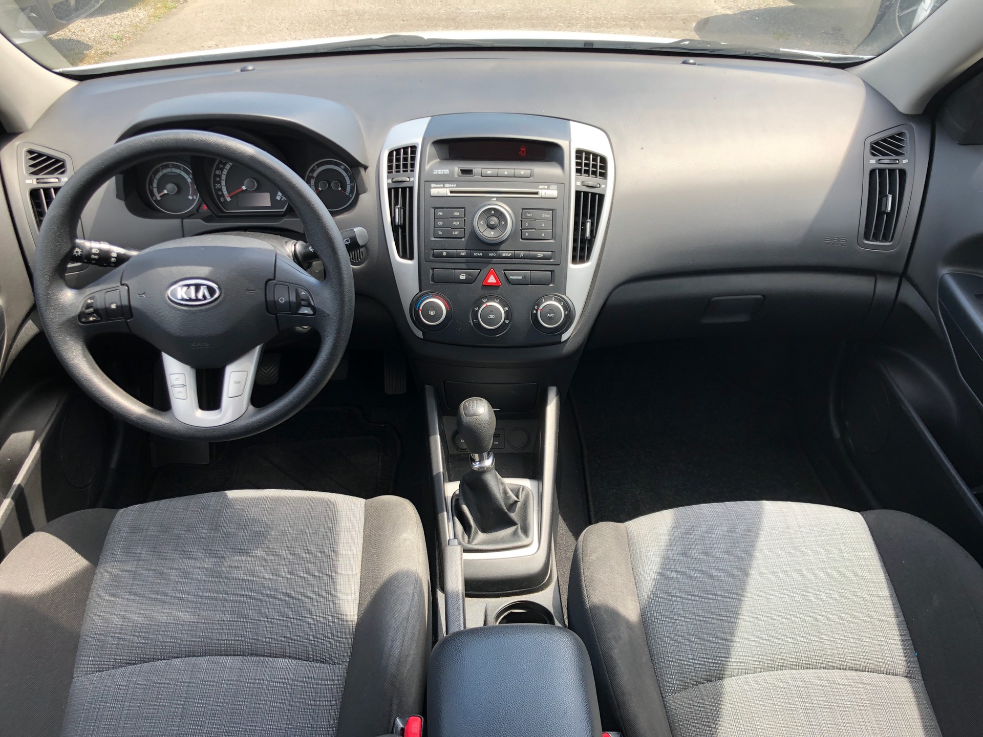 KIA Cee'd 1.4 16V _seven-image-8
