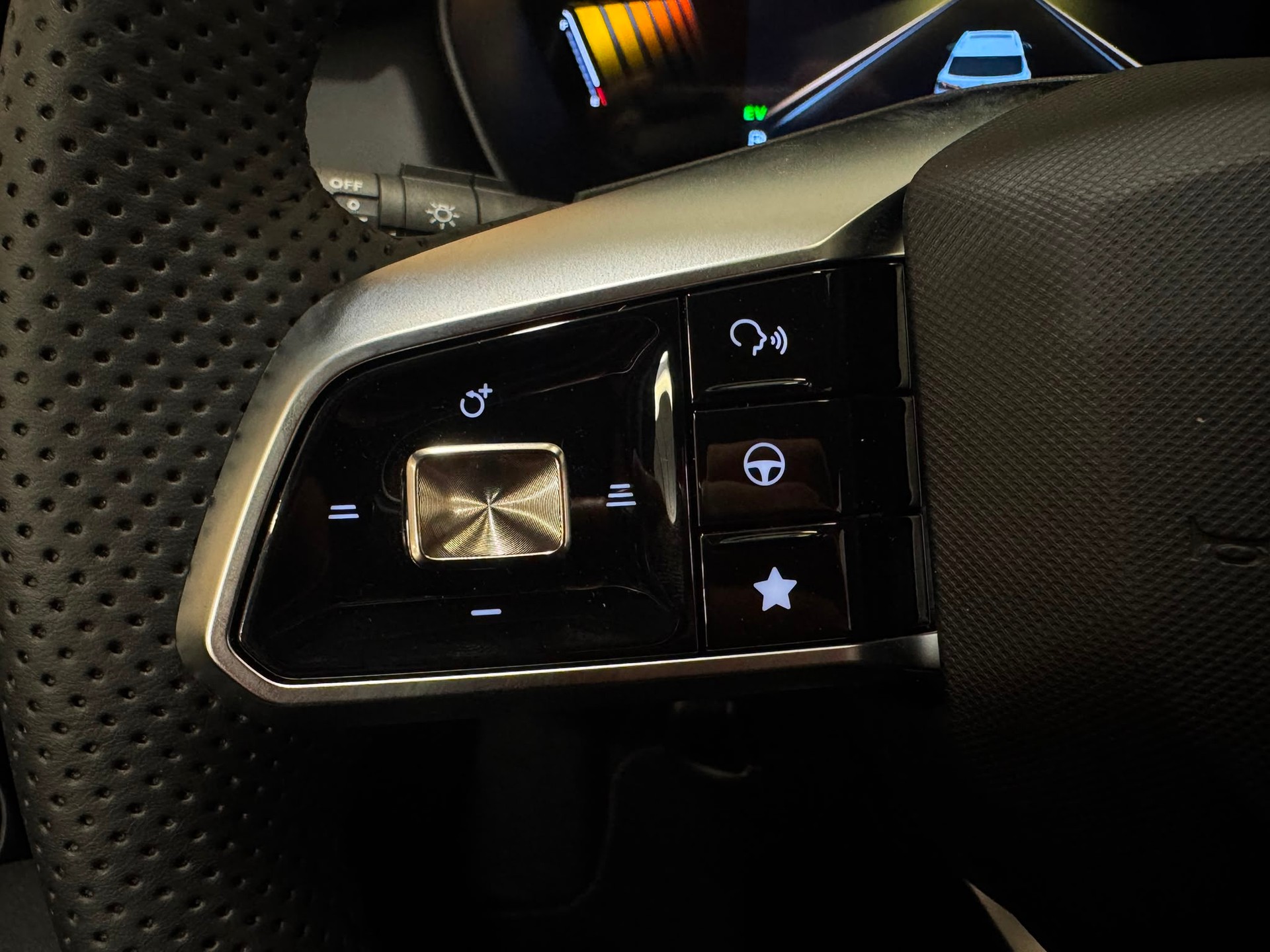 MG ZS 1.5 HEV Luxury-image-9