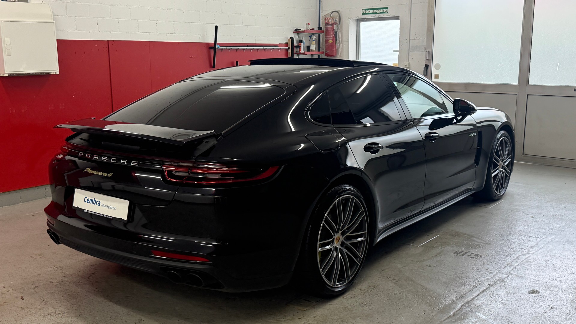 PORSCHE Panamera 4 E-Hybrid PDK, frisch ab MFK 1 Jahre oder 20000km Garantie, CH Fahrzeug mit voller Ausstattung-showroom-element-3