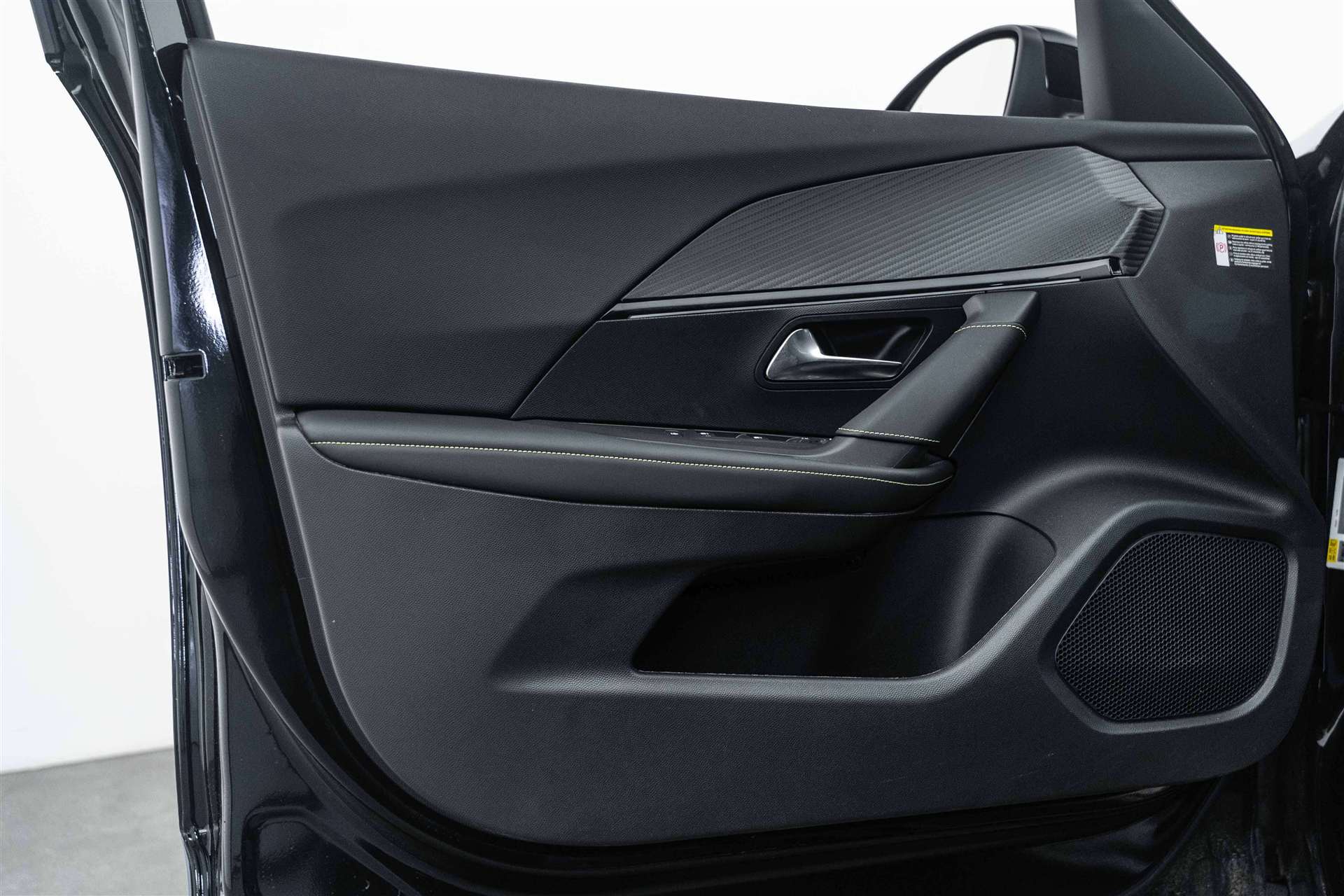 PEUGEOT 2008 1.2 PureTech GT Automat-image-6