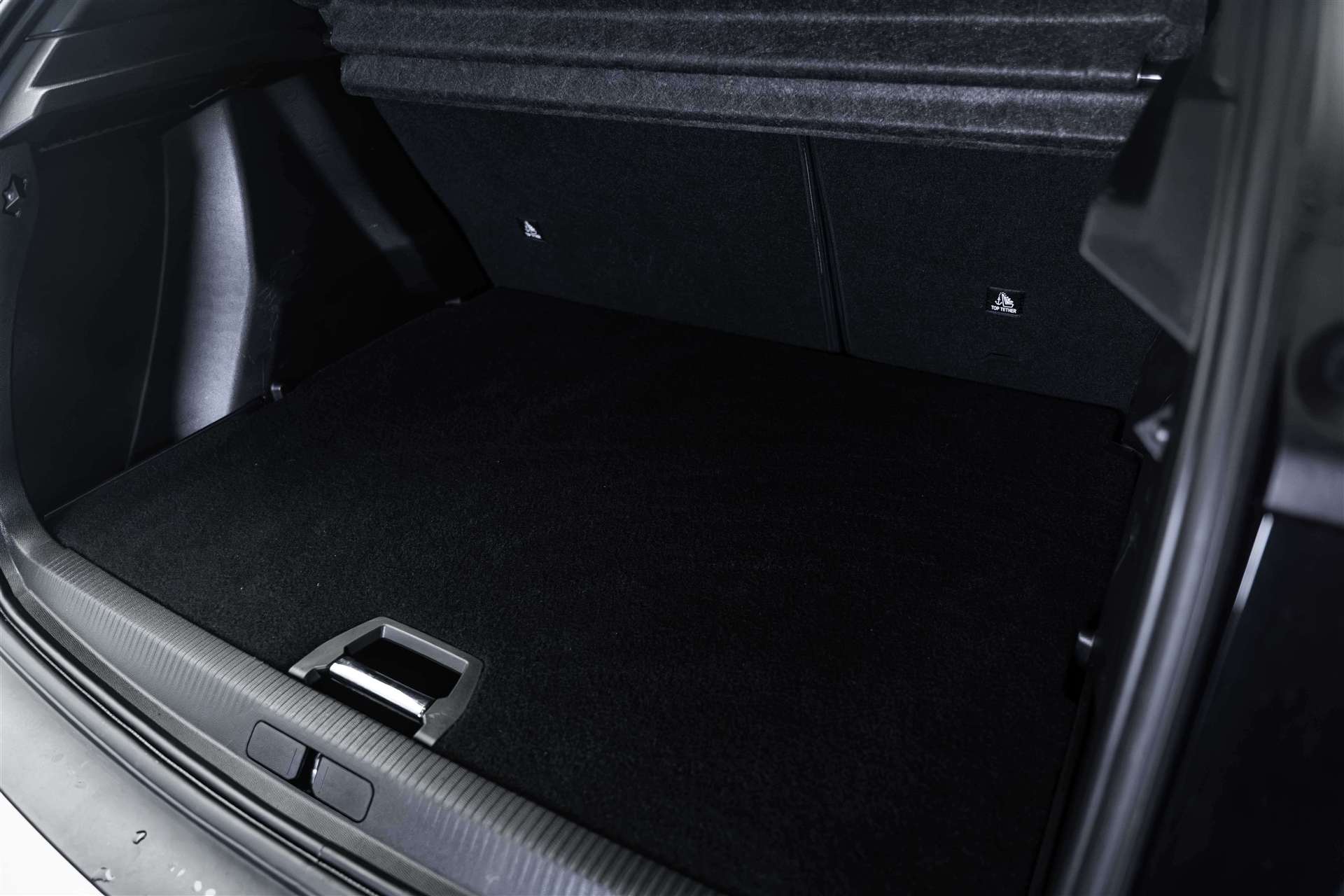 PEUGEOT 2008 1.2 PureTech GT Automat-image-4