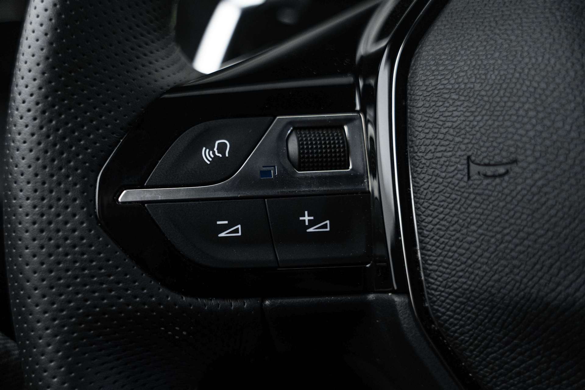 PEUGEOT 2008 1.2 PureTech GT Automat-image-14