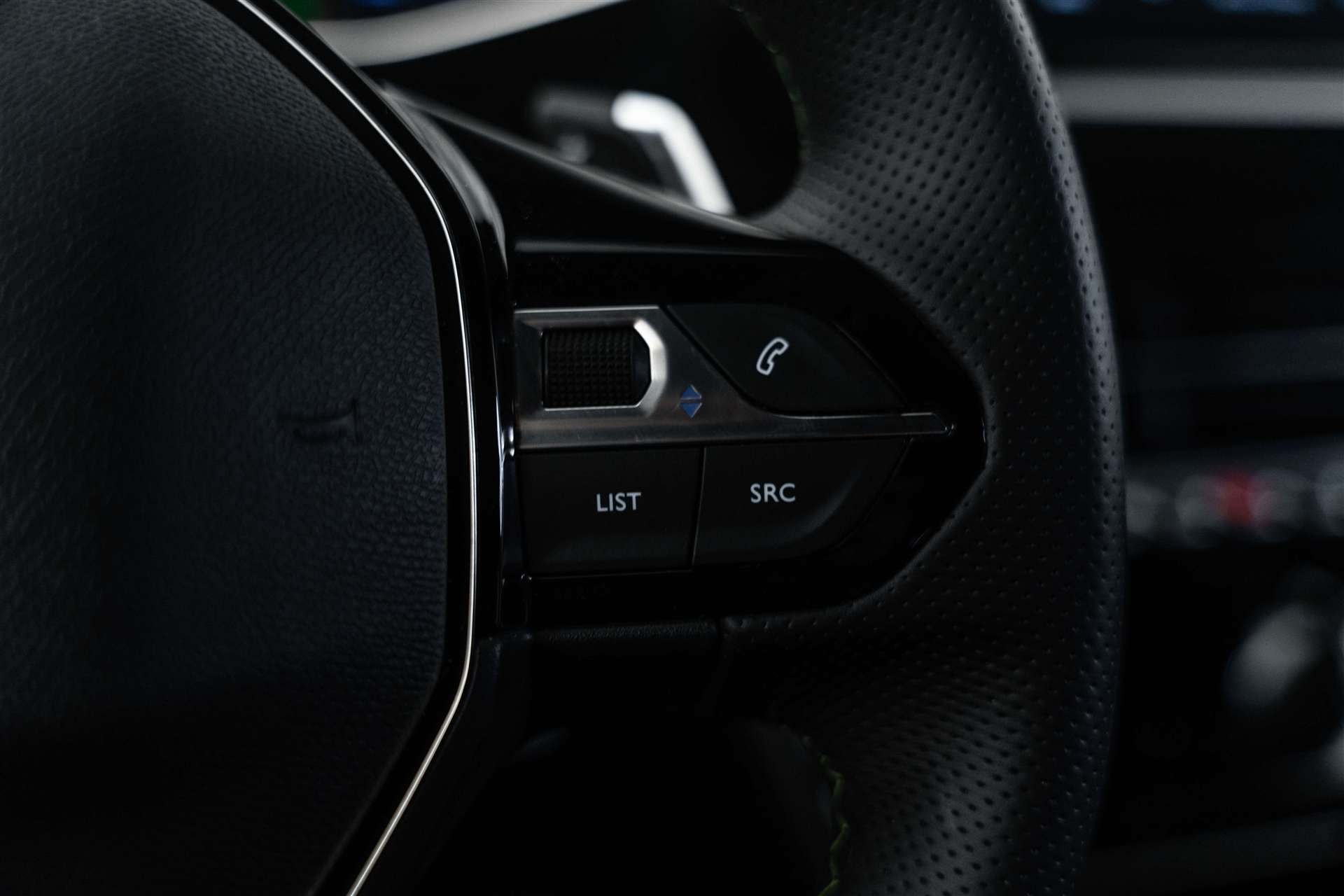 PEUGEOT 2008 1.2 PureTech GT Automat-image-16