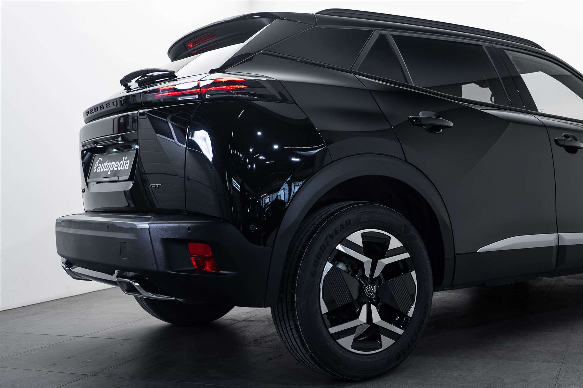 PEUGEOT 2008 1.2 PureTech GT Automat-showroom-element-3