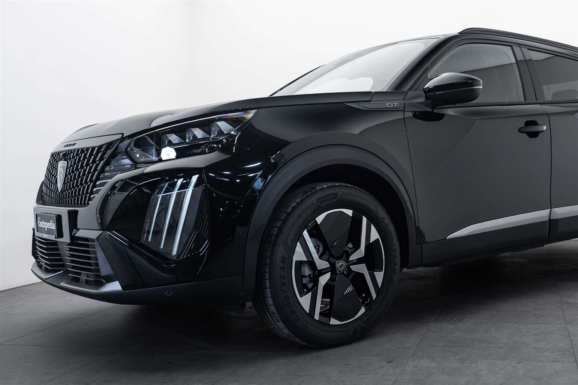 PEUGEOT 2008 1.2 PureTech GT Automat-showroom-element-1