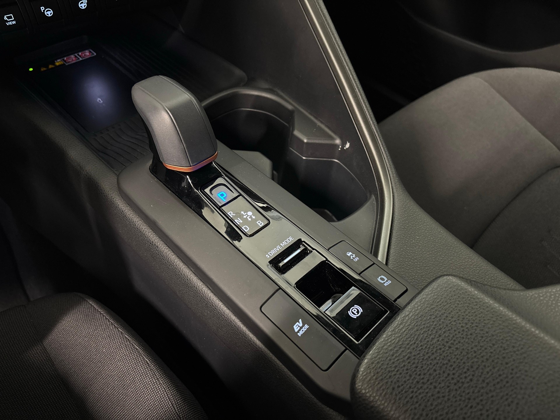 TOYOTA C-HR 2.0 HEV Trend 4x4-image-14