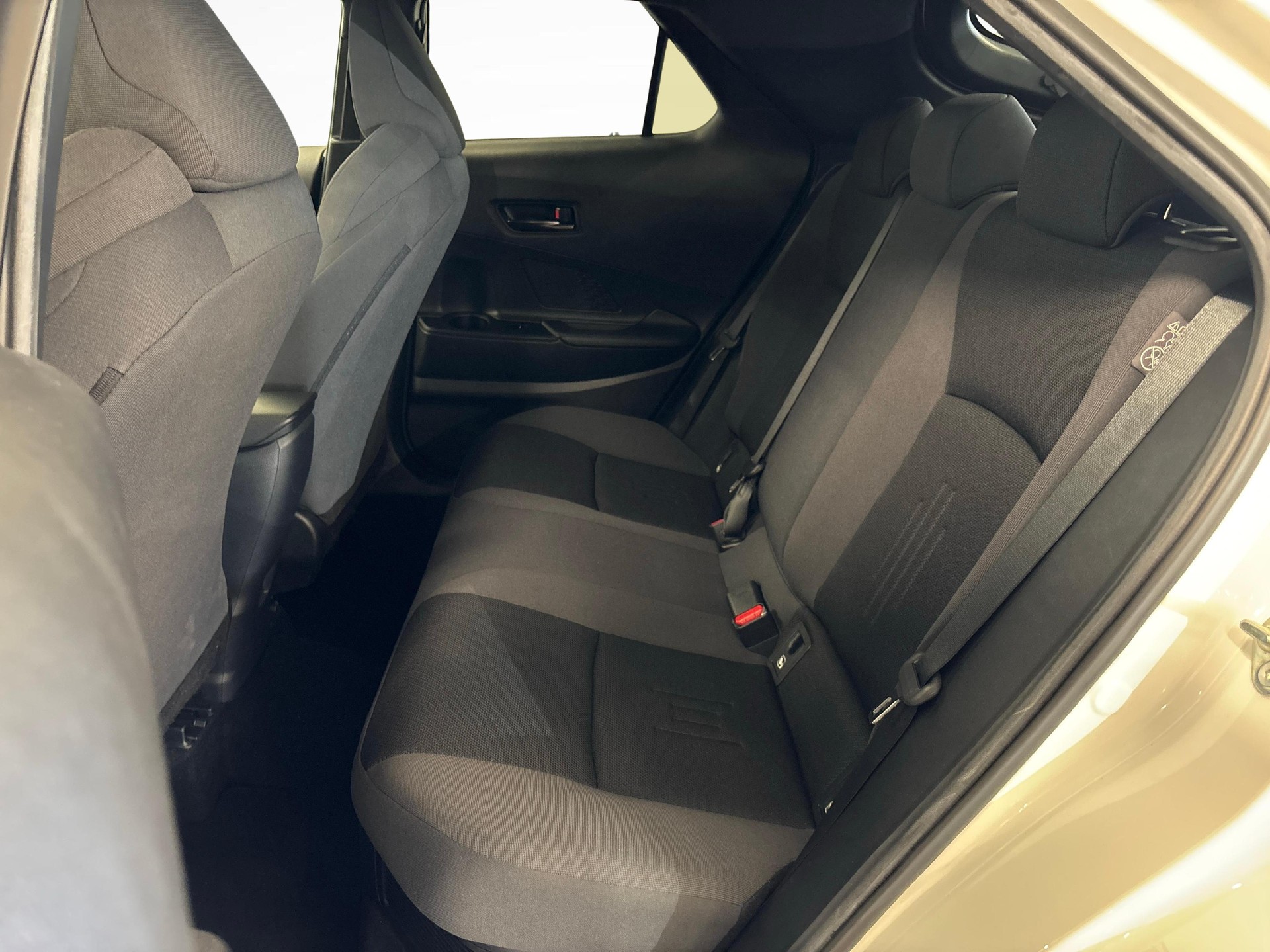TOYOTA C-HR 2.0 HEV Trend 4x4-image-9