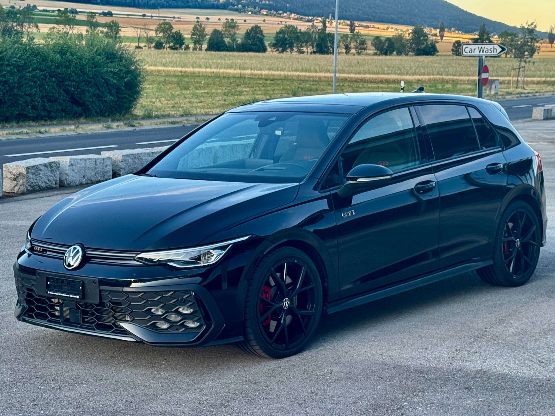 VW GOLF GTi 2.0 TSI DSG *BLACK STYLE EDITION*-image-3