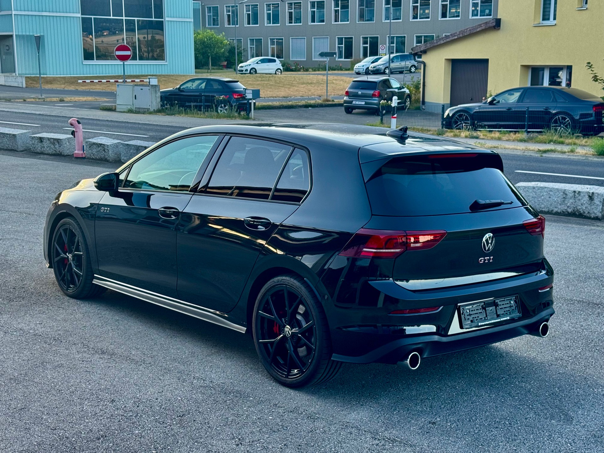 VW GOLF GTi 2.0 TSI DSG *BLACK STYLE EDITION*-image-4