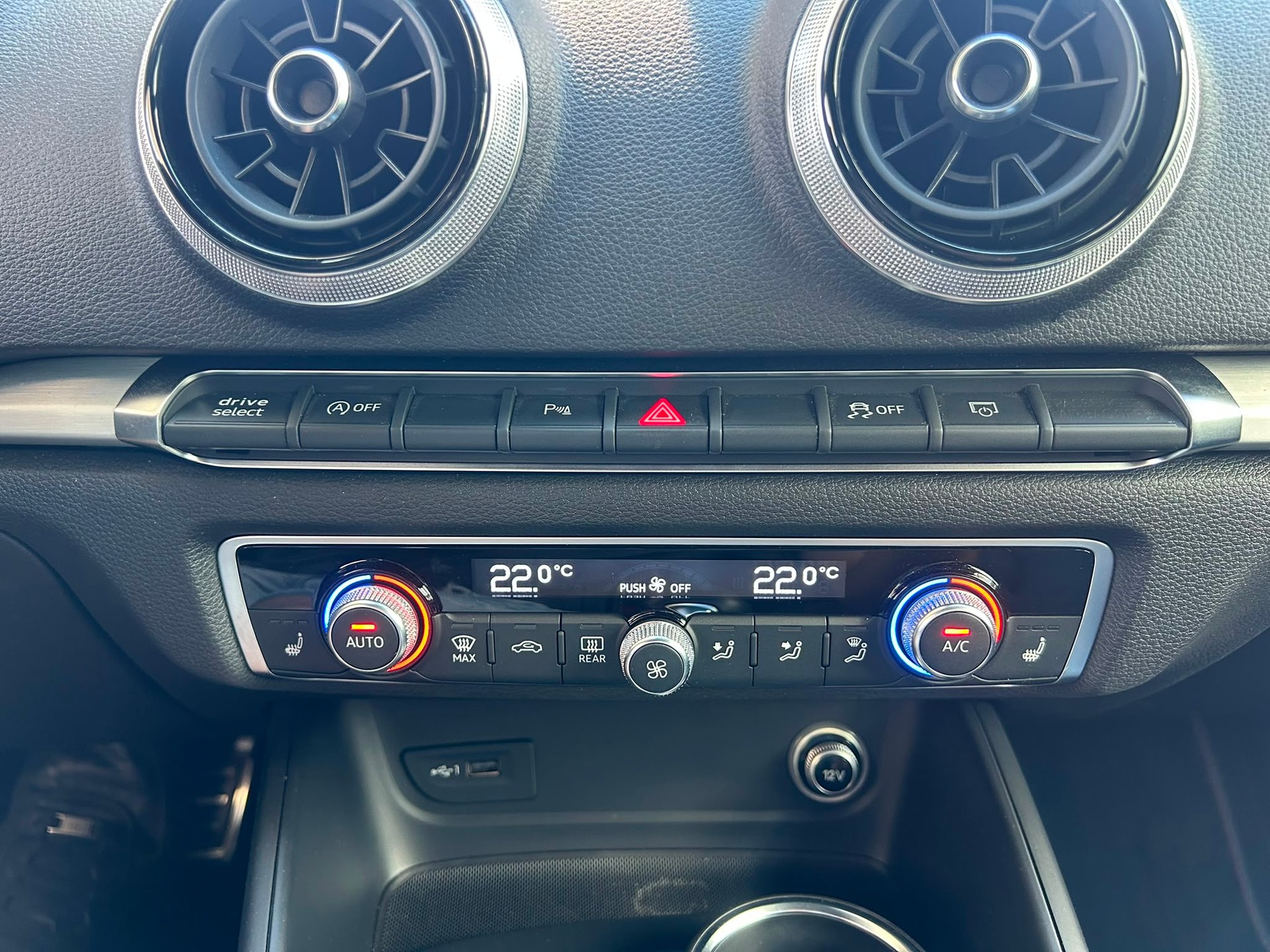 AUDI S3 Sportback 2.0 TFSI Quattro S-tronic-image-14